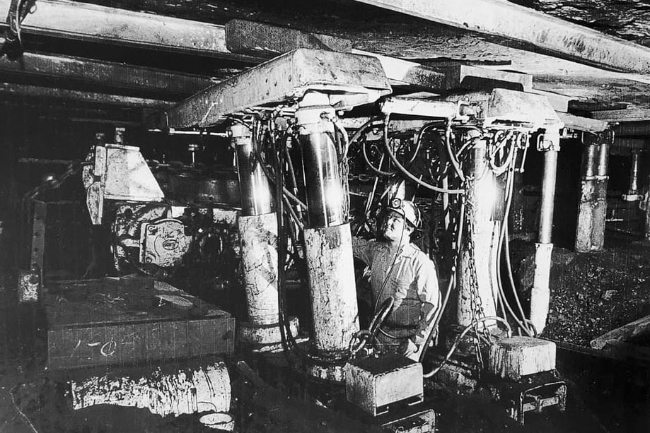 1970年中期,懷特港人大衛·克萊達克在海下的煤礦裏工作。