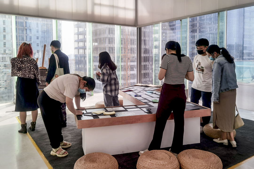 2022年,广东时代美术馆的展览,“叱咤于街中” 特别策划项目“时光倒流二十年”现场。