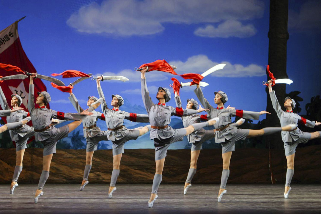 2006年10月22日,台上表演 1964 年首演的中國芭蕾舞劇《紅色娘子軍》。它在西方最為人所知的是1972年2月為美國總統尼克遜訪華時演出。