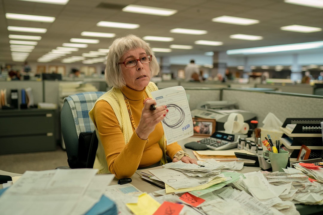 《妈的多重宇宙》电影剧照,Jamie Lee Curtis 饰演税务局员工夺奥斯卡最佳女配角奖。