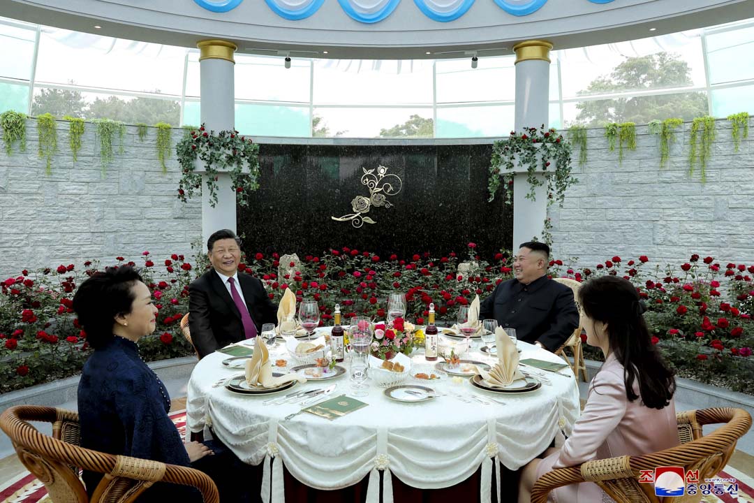 2019年6月21日,中國國家主席習近平與北韓領導人金正恩在平壤出席午餐會。
