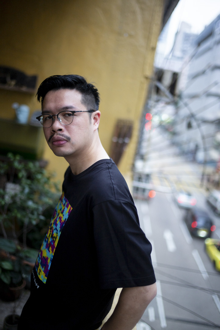 何爵天:畢業於香港演藝學院電視電影學院導演系,執導作品《正義迴廊》、《死屍死時四十四》。