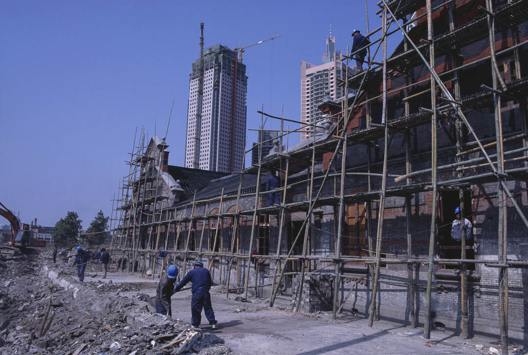 1997年3月31日,上海建築工地。