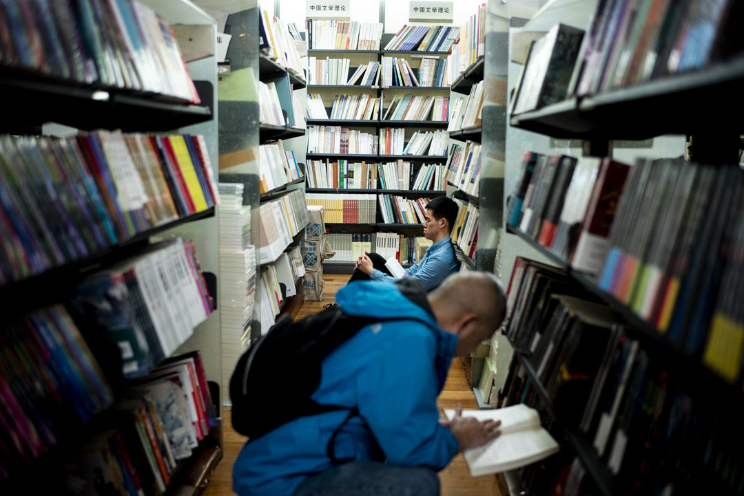 2019年3月6日,深圳書城讀書中的顧客。
