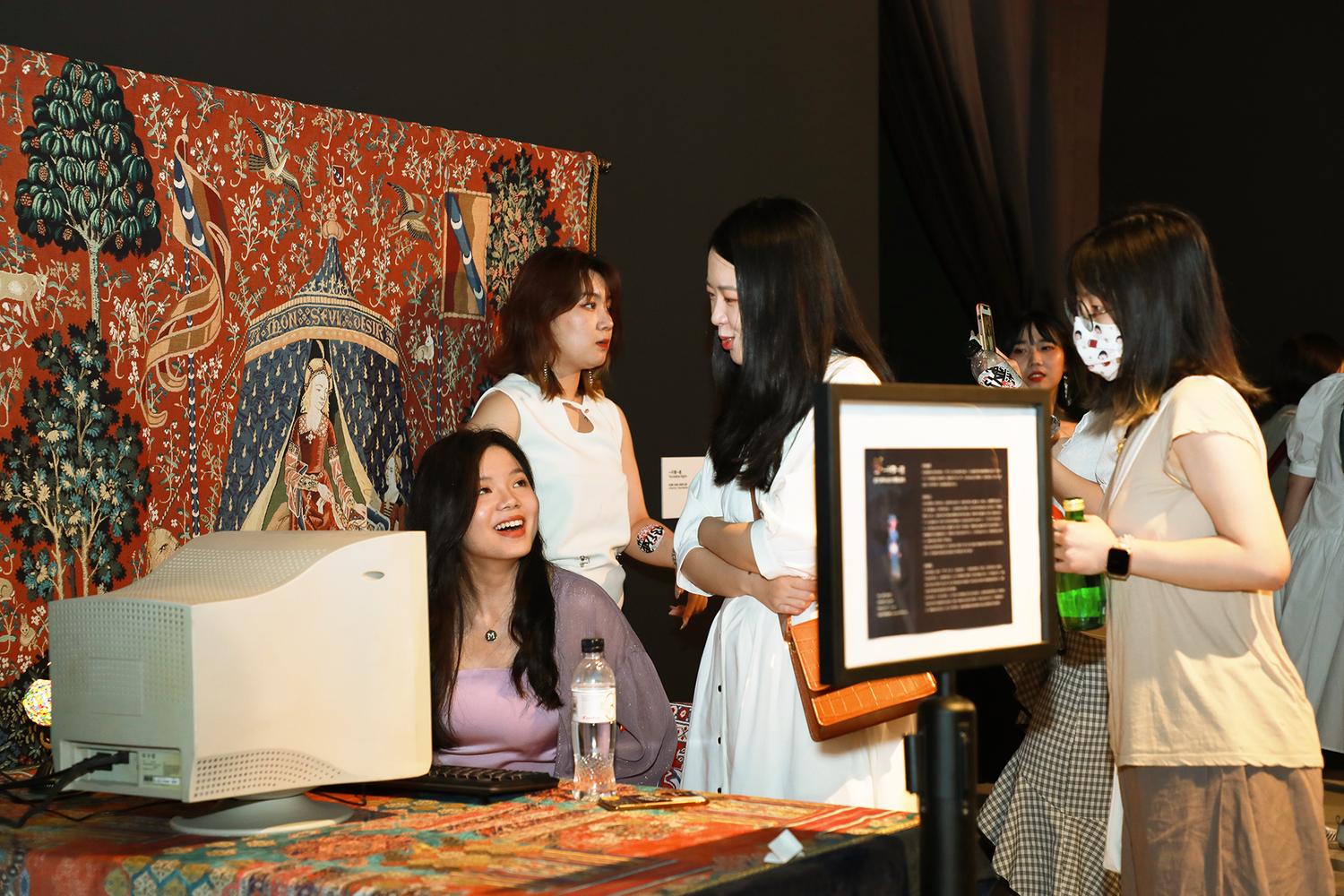孫羽茜遊戲藝術作品《一千零一夜》的展覽現場圖。