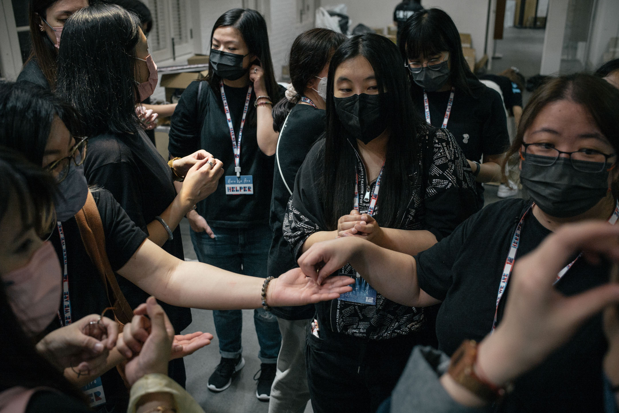 2022年11月8日,镜粉在饶宗颐文化馆筹备MIRROR四周年慈善展览。