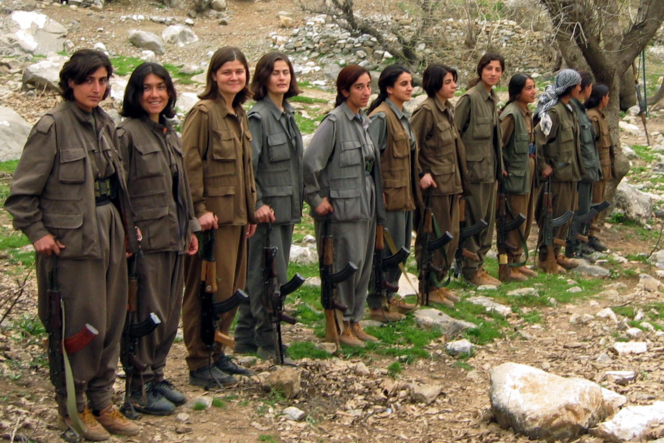 2003年4月6日,伊拉克北部山區,庫爾德武裝組織KADEK的女戰士。