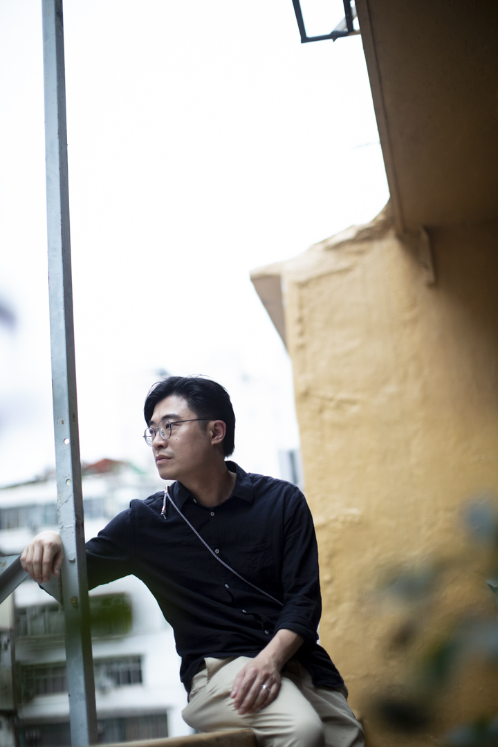 林森:畢業於香港演藝學院電影電視學院導演系,執導作品《窄路微塵》獲選「mm2 新晉導演計劃」。