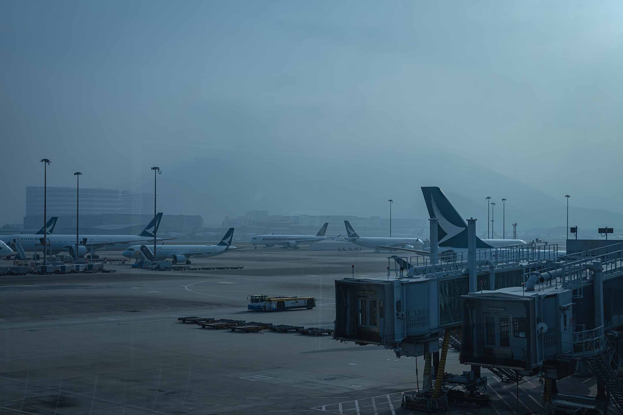 2023年1月24日,香港國際機場,乘客在等候航班起飛。攝:陳焯煇/端傳媒