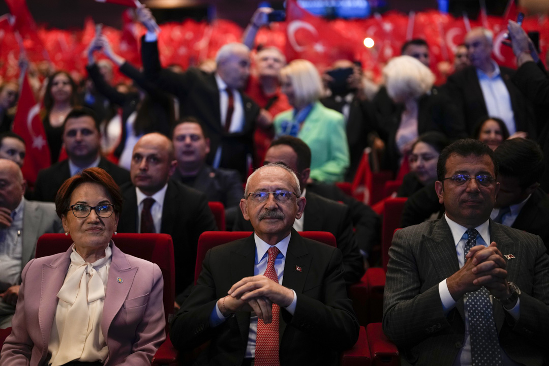 2023年5月26日，土耳其反對黨候選人基里達歐魯（Kemal Kilicdaroglu）出席土耳其伊斯坦堡舉行的競選活動。攝：Khalil Hamra/AP/達志影像