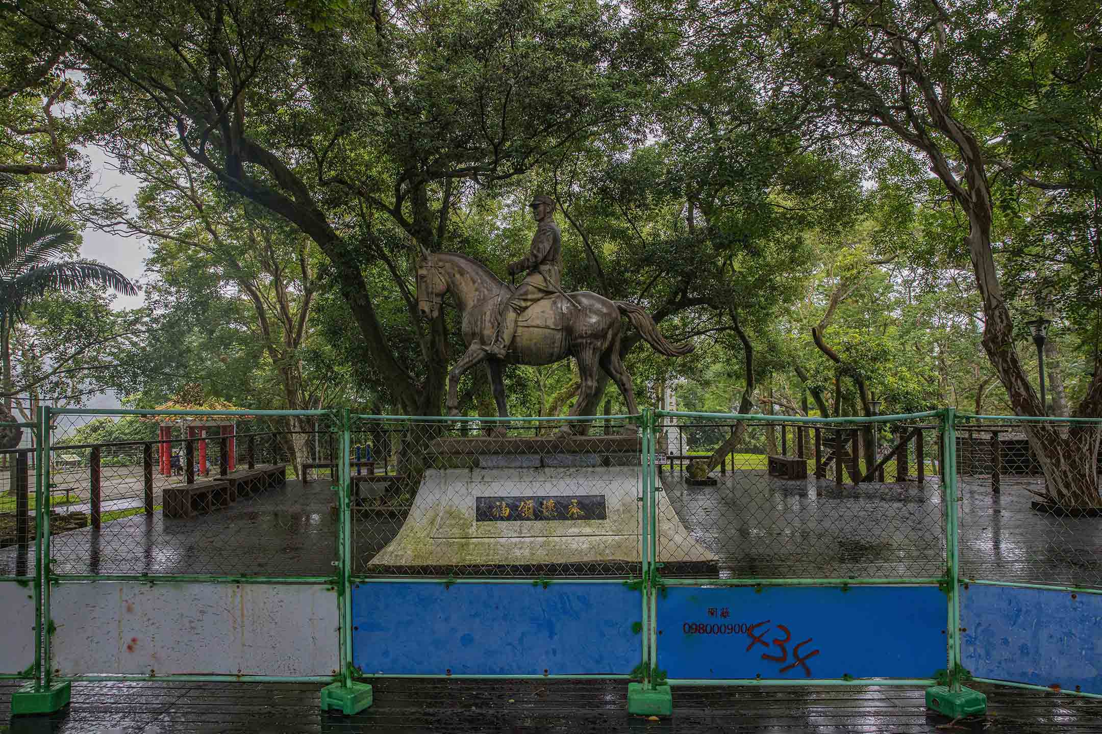 桃園大溪公園內的蔣介石像。攝:陳焯煇/端傳媒