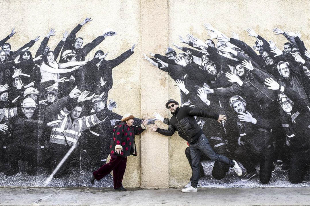 法国新浪潮导演 Agnès Varda 与当代艺术家 JR 合作的纪录片 Visages Villages 。