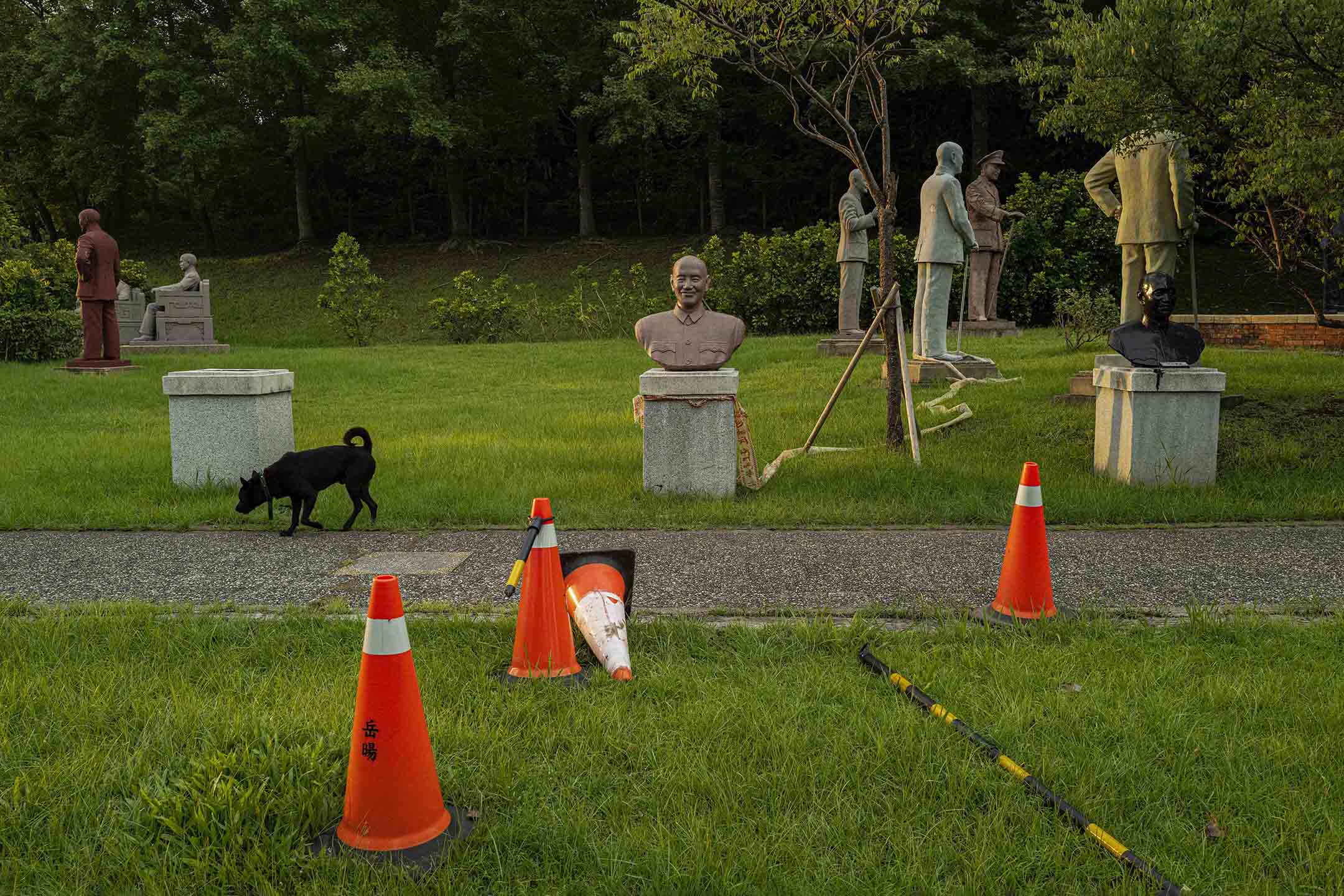 慈湖雕塑紀念公園内的蔣介石像。攝:陳焯煇/端傳媒