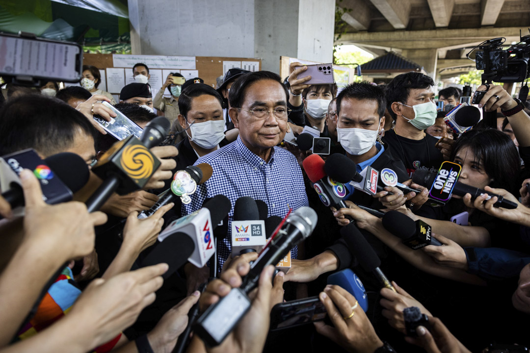 2023年5月14日,泰國總理巴育在大選投票後見記者。攝:Lauren DeCicca/Getty Images