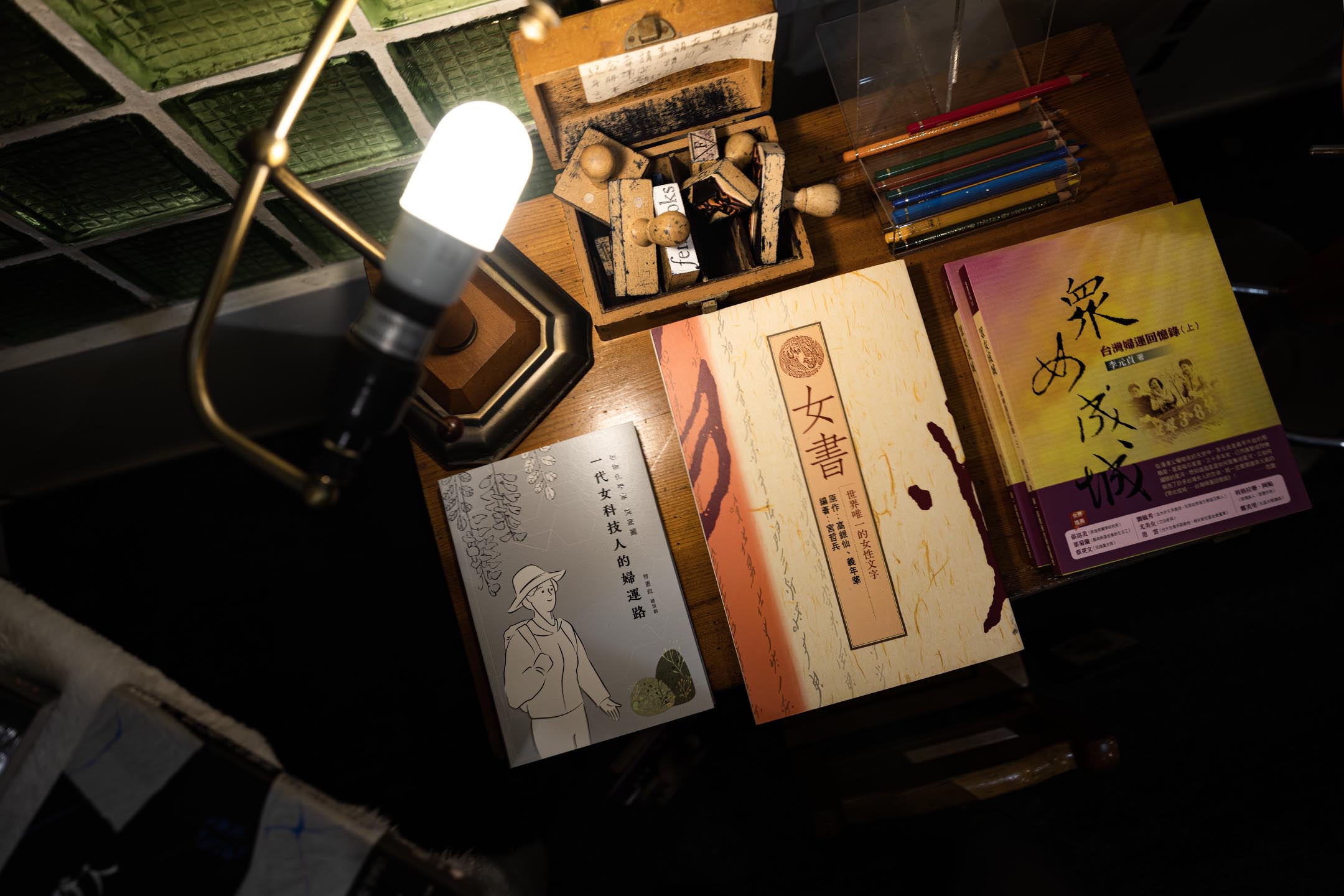 女書店薦書。攝:陳焯煇/端傳媒