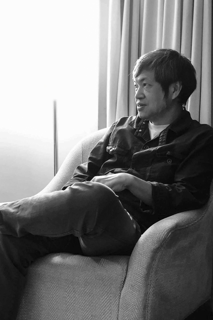 朗天:作家、影評人、編劇、商業電台嘉賓主持、活動策劃、大學講師。師從牟宗三,曾任香港電影評論學會會長,參與創立香港人文學會,香港鮮浪潮電影節董事會成員。著有《後九七與香港電影》、《香港有我——主體性與香港電影》等多種。