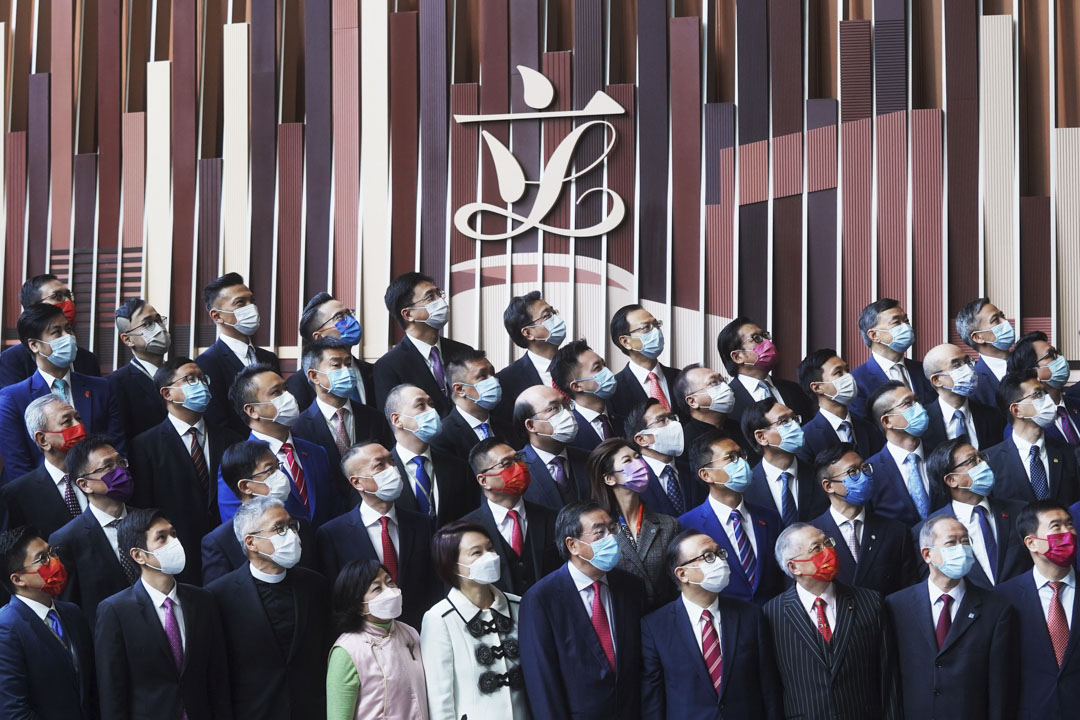 2022年1月3日,新當選的立法會議員在金鍾立法會大樓舉行立法會宣誓儀式後合照。
