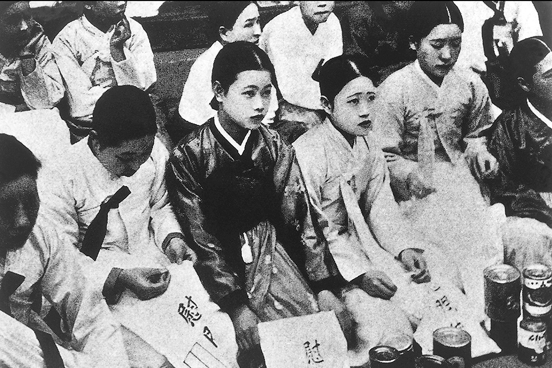 慰安婦是指二戰期間,被迫為日本軍隊提供性服務的民間婦女。攝:History/Universal Images Group via Getty Images