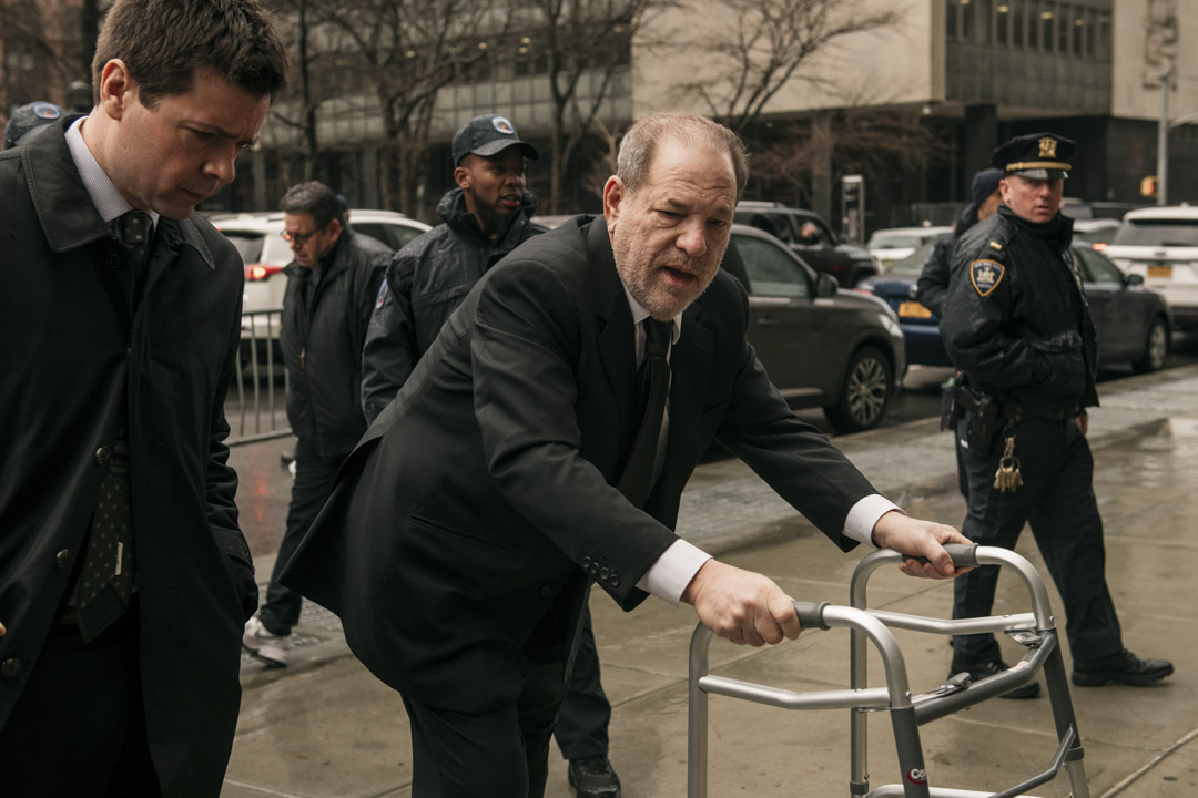 2020年1月16日,荷里活监制温斯坦(Harvey Weinstein)在三十年间犯下多起性侵,进入纽约市刑事法庭继续审判。摄:Scott Heins/Getty Images