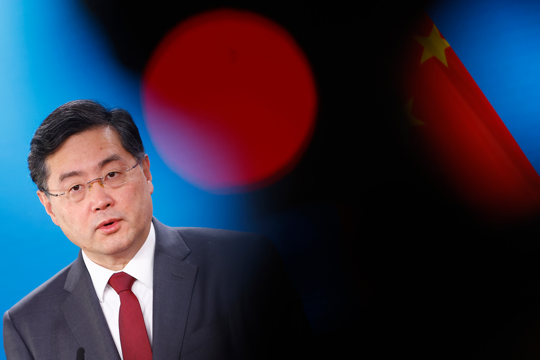 2023年5月9日,德国柏林,中国外长秦刚在讨论俄乌局势的会议后,发表讲话。摄:Michele Tantussi/Getty Images