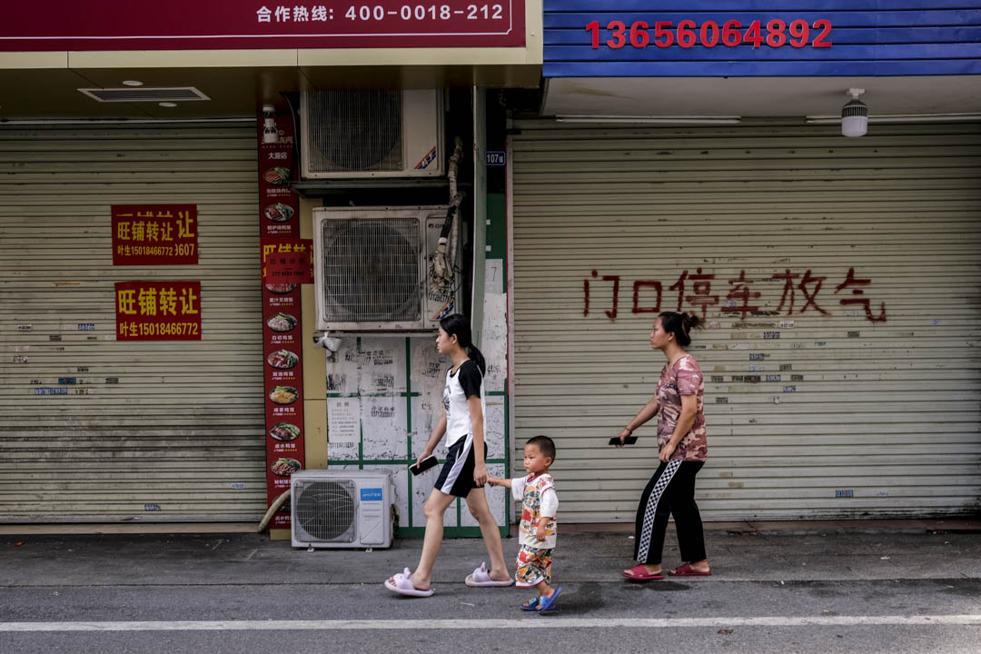 廣州白雲區大源村的商店在下午暫停營業。攝:葉天成/端傳媒