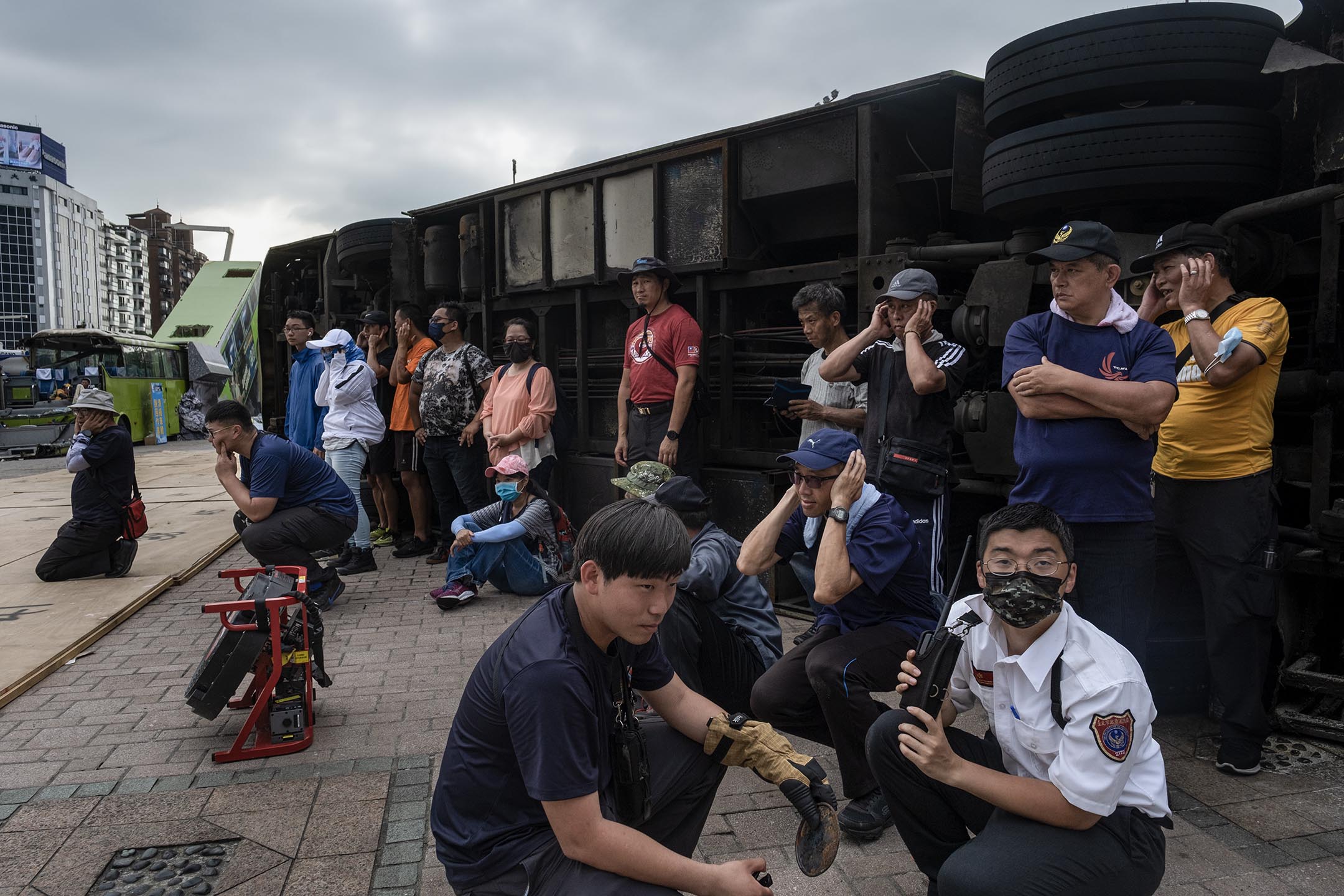 2023年5月4日,台北,民安9號演習,参與的民眾在休息。攝:陳焯煇/端傳媒