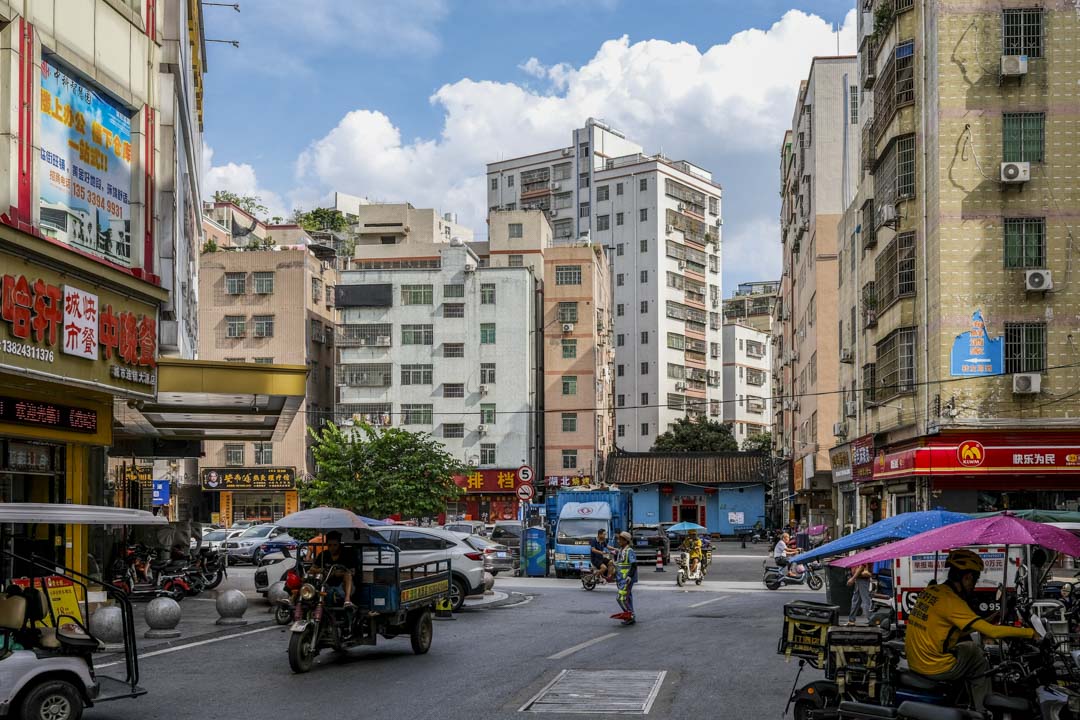 廣州白雲區大源村,下午時分街上行人並不多。攝:葉天成/端傳媒