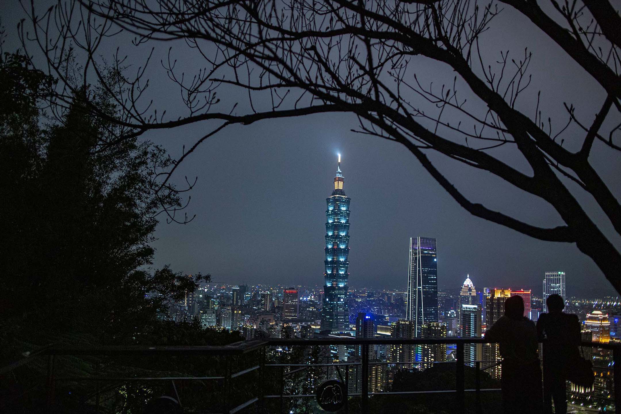 2020年4月1日,台北夜景。攝:陳焯煇/端傳媒
