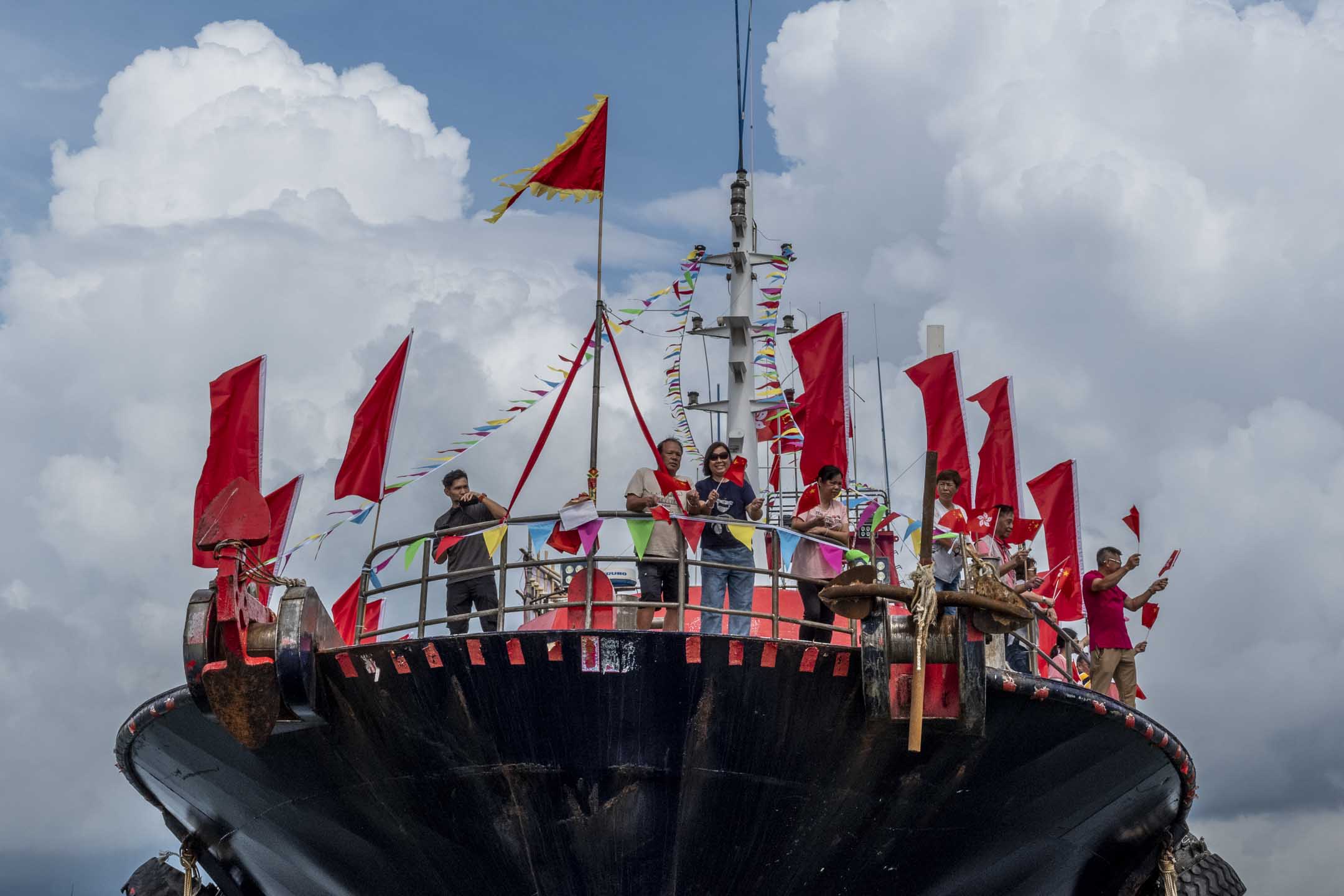 2023年7月1日,漁民團體聯會「由治及興新階段 一國兩制新航程」七一漁船巡遊。攝:林振東/端傳媒