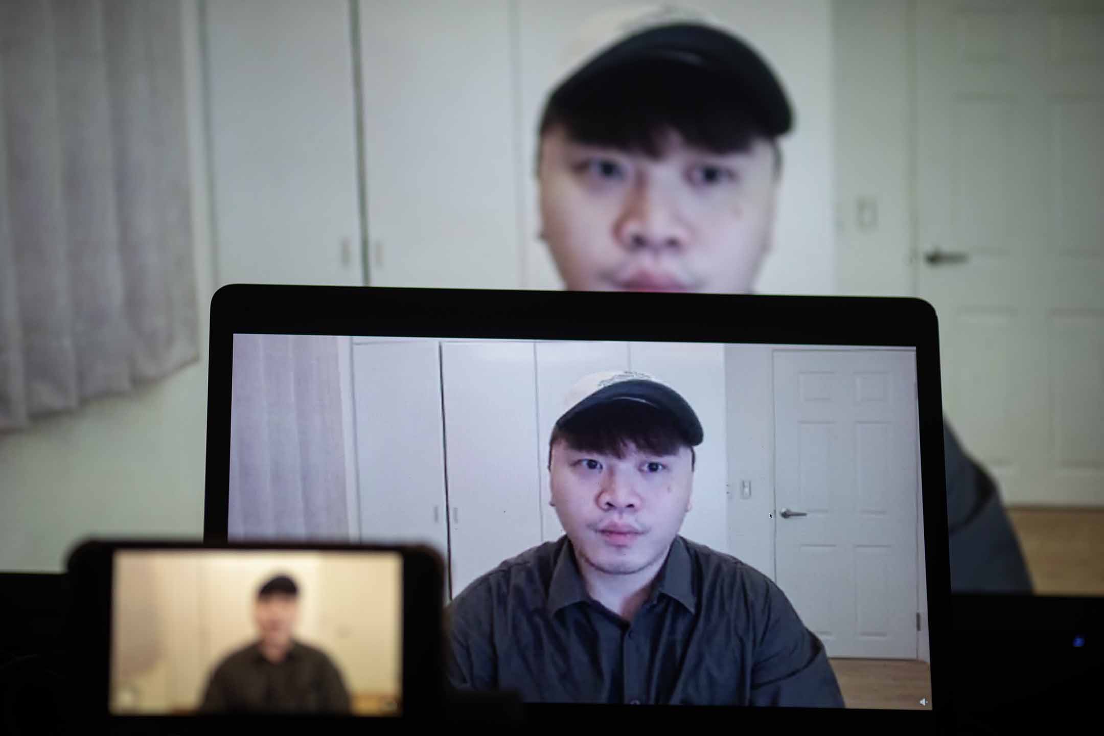 人社院學士班畢業生徐豪謙以自己曾遭王丹上下其手的經歷聲援李元鈞，並於6月5日舉行臉書直播說明會。攝：陳焯煇/端傳媒
