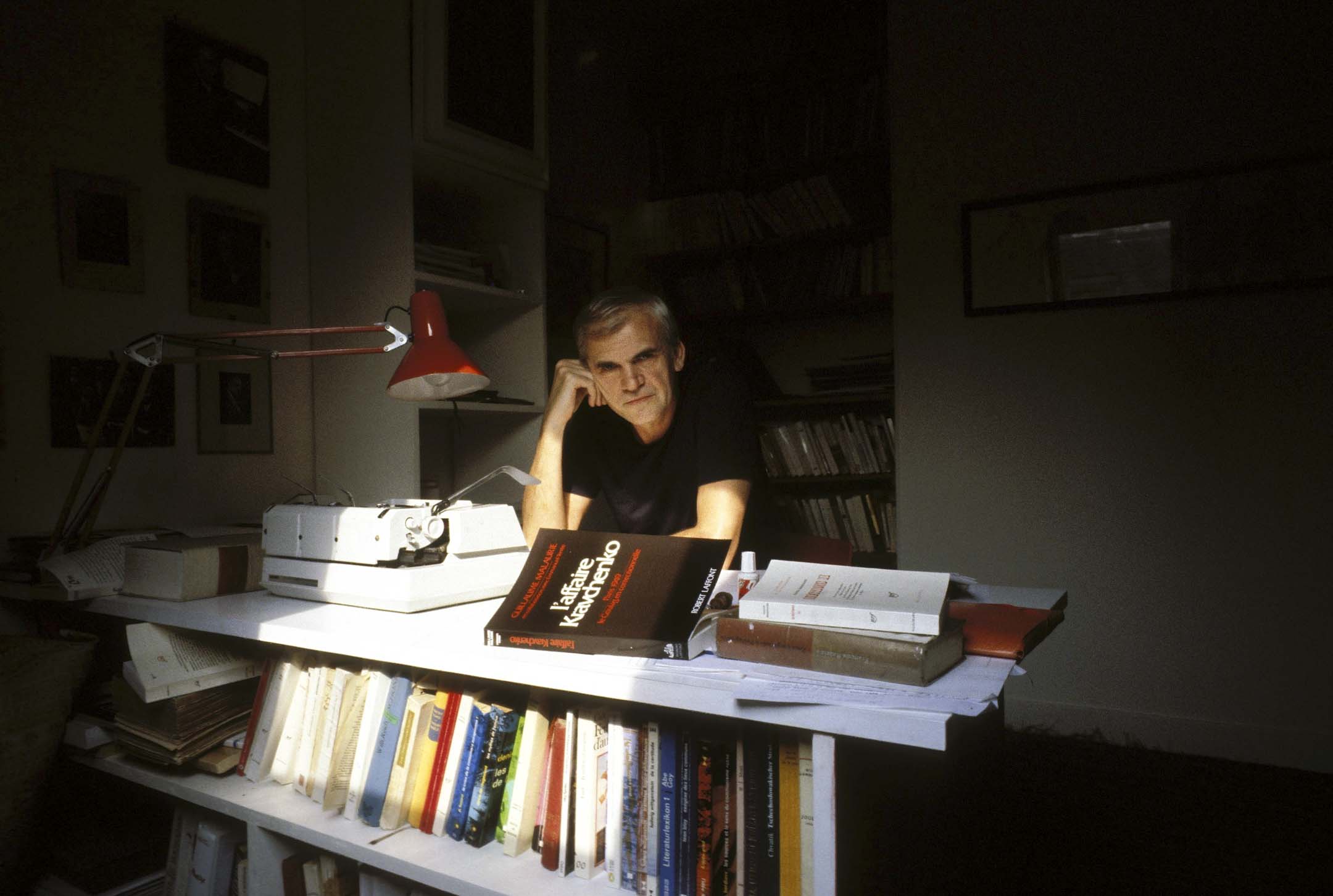 1984年8月2日,法國,米蘭·昆德拉 (Milan Kundera)。攝: Francois Lochon/Gamma-Rapho via Getty Images