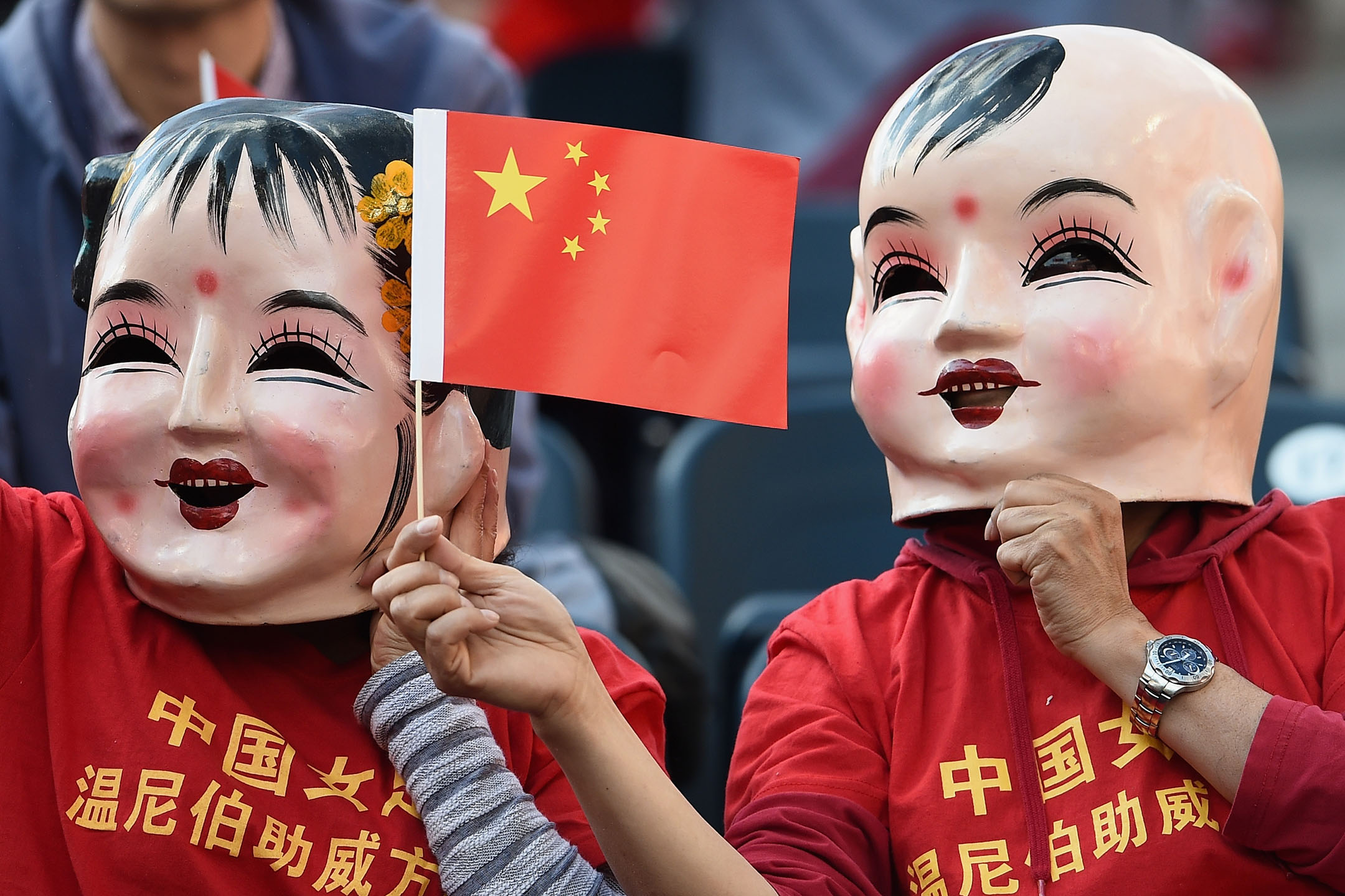 2015年6月15日,加拿大,女足世界杯,中国队与新西兰队比赛中,中国队的支持者在看台上打气。摄:Dennis Grombkowski/Bongarts/Getty Images