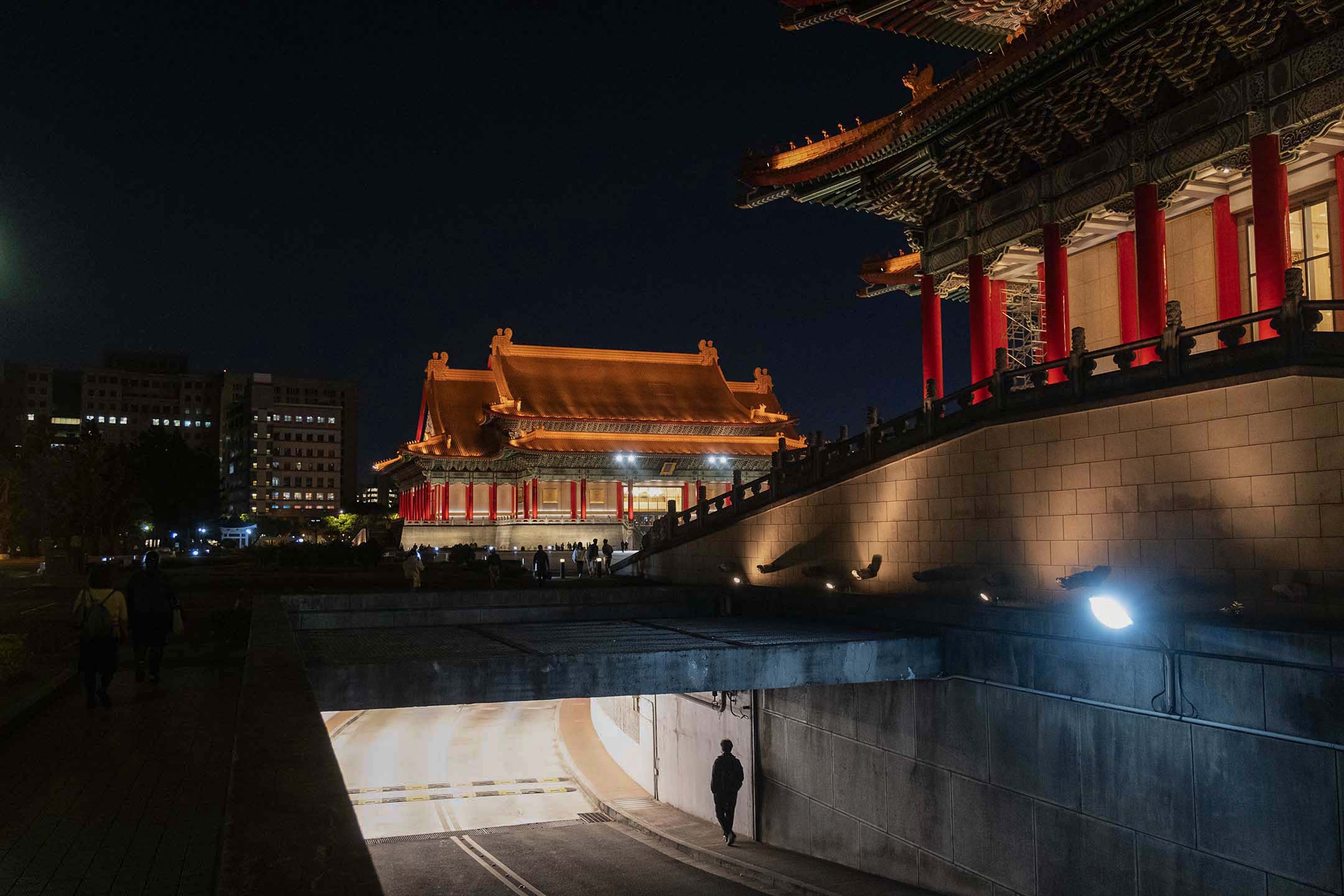 2023年3月11日,台北中正纪念堂。摄:陈焯𪸩/端传媒