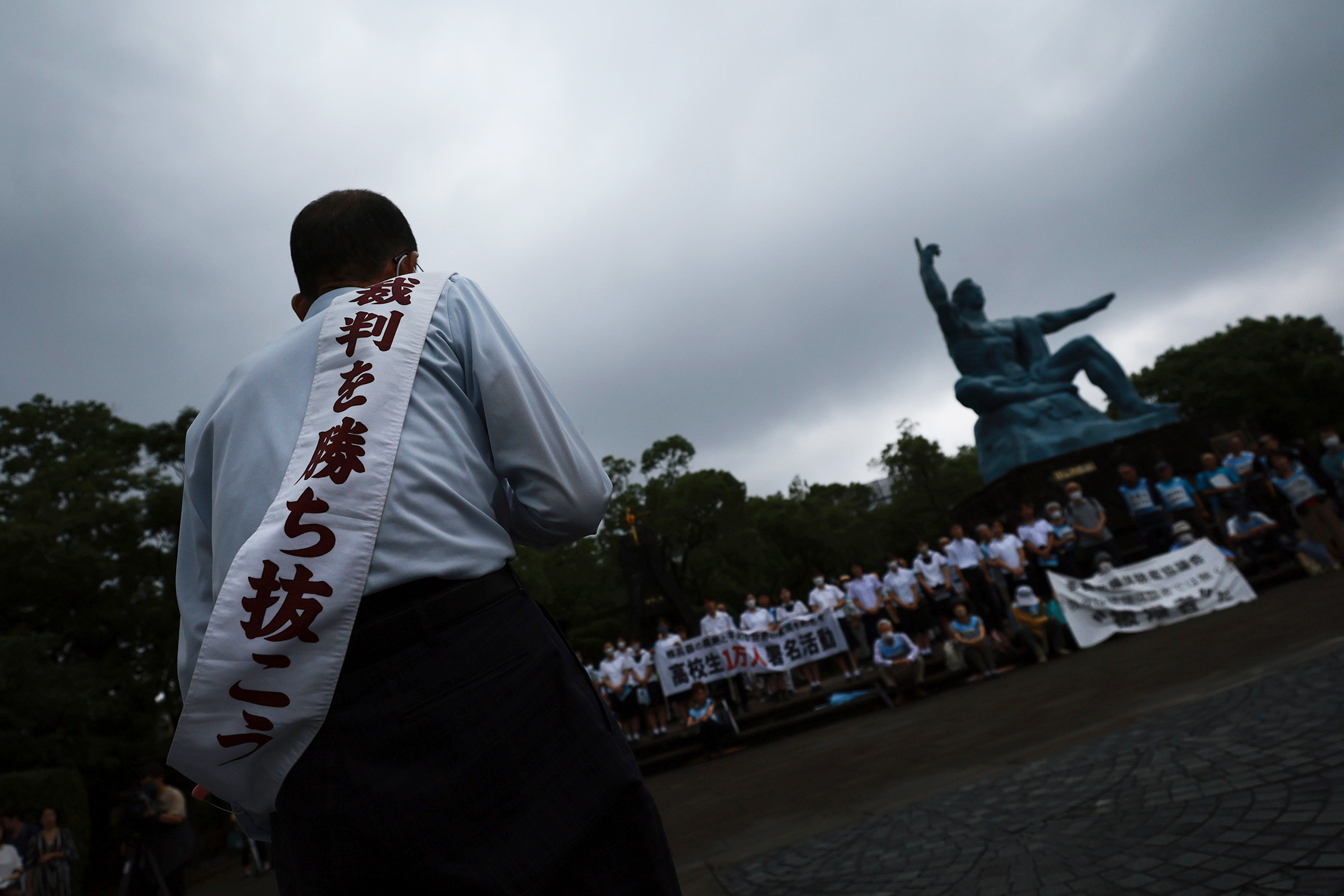 2023年7月9日,日本廣島,核爆遇害者在和平公園舉行的反核會議上抗議。攝:Yomiuri Shimbun/AP/達志影像