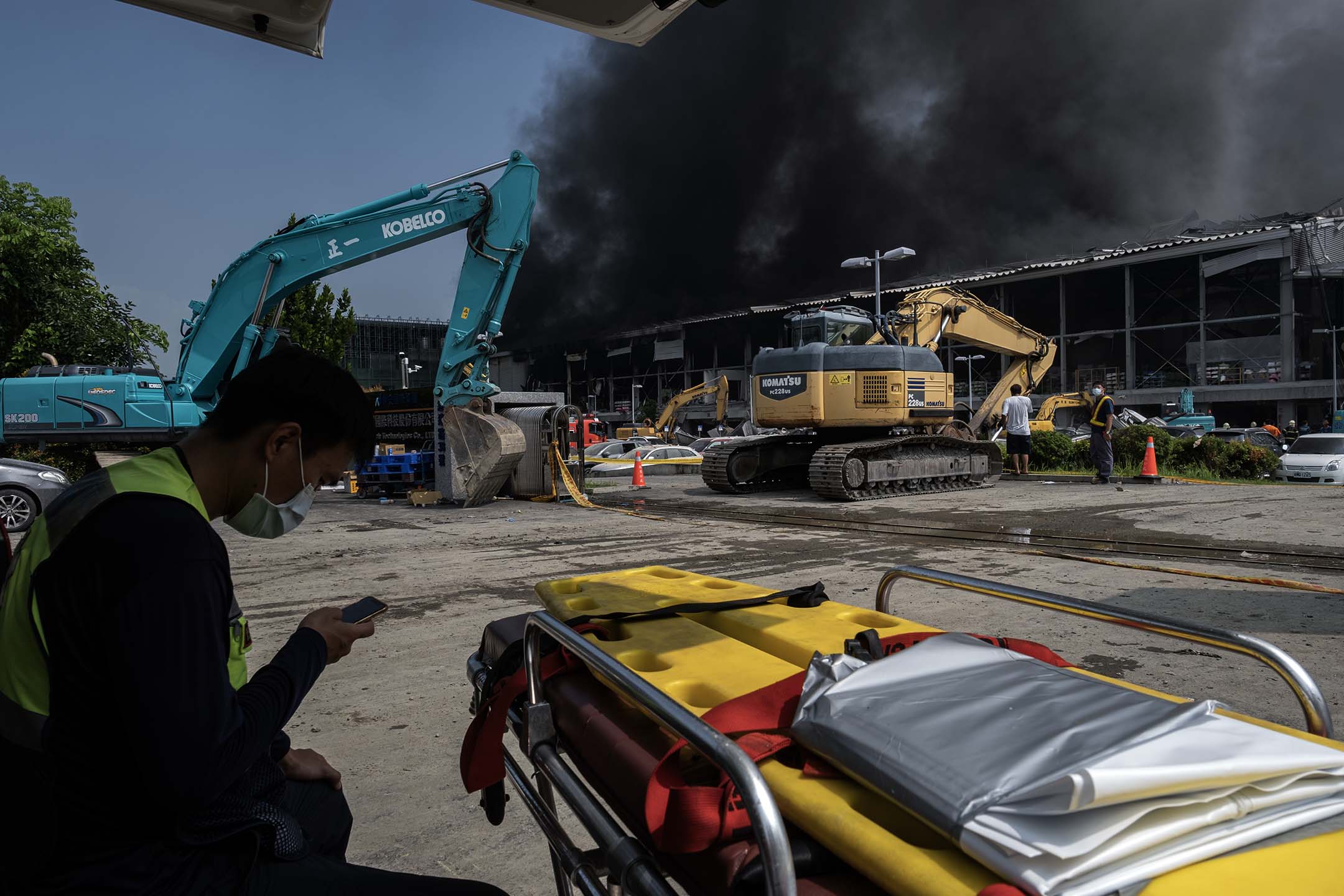 2023年9月23日,屏東工廠大火爆炸現場。攝:陳焯煇/端傳媒