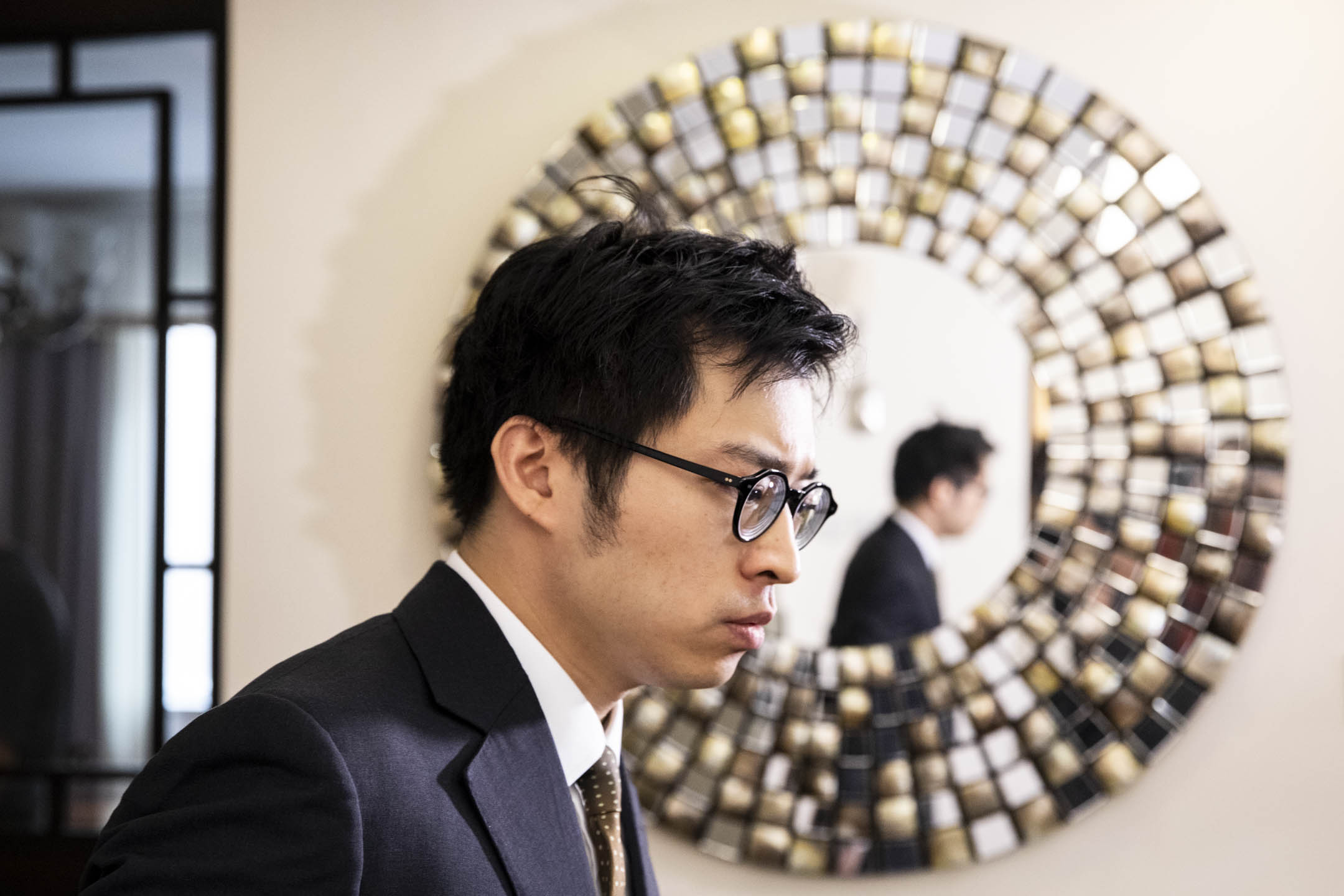 2023年9月22日,因 JPEX 案被拘捕的林作召開記者會交代事件,稱他早前已終止位於中環的場外虛擬資產貨幣兌換商(OTC)「林作炒幣」辦公室的租約,所有業務亦已終止。攝:林振東/端傳媒