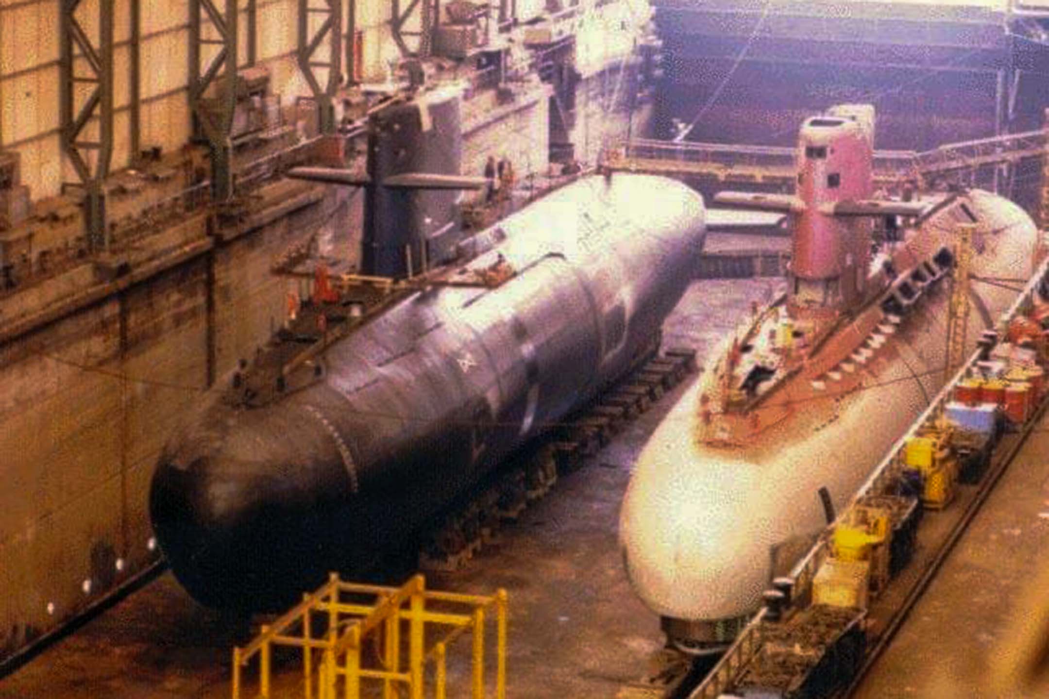 劍龍級潛艦在荷蘭建造時一景,舷側的排水縫孔清晰可見,與「海鯤號」完全相同。圖:網上圖片