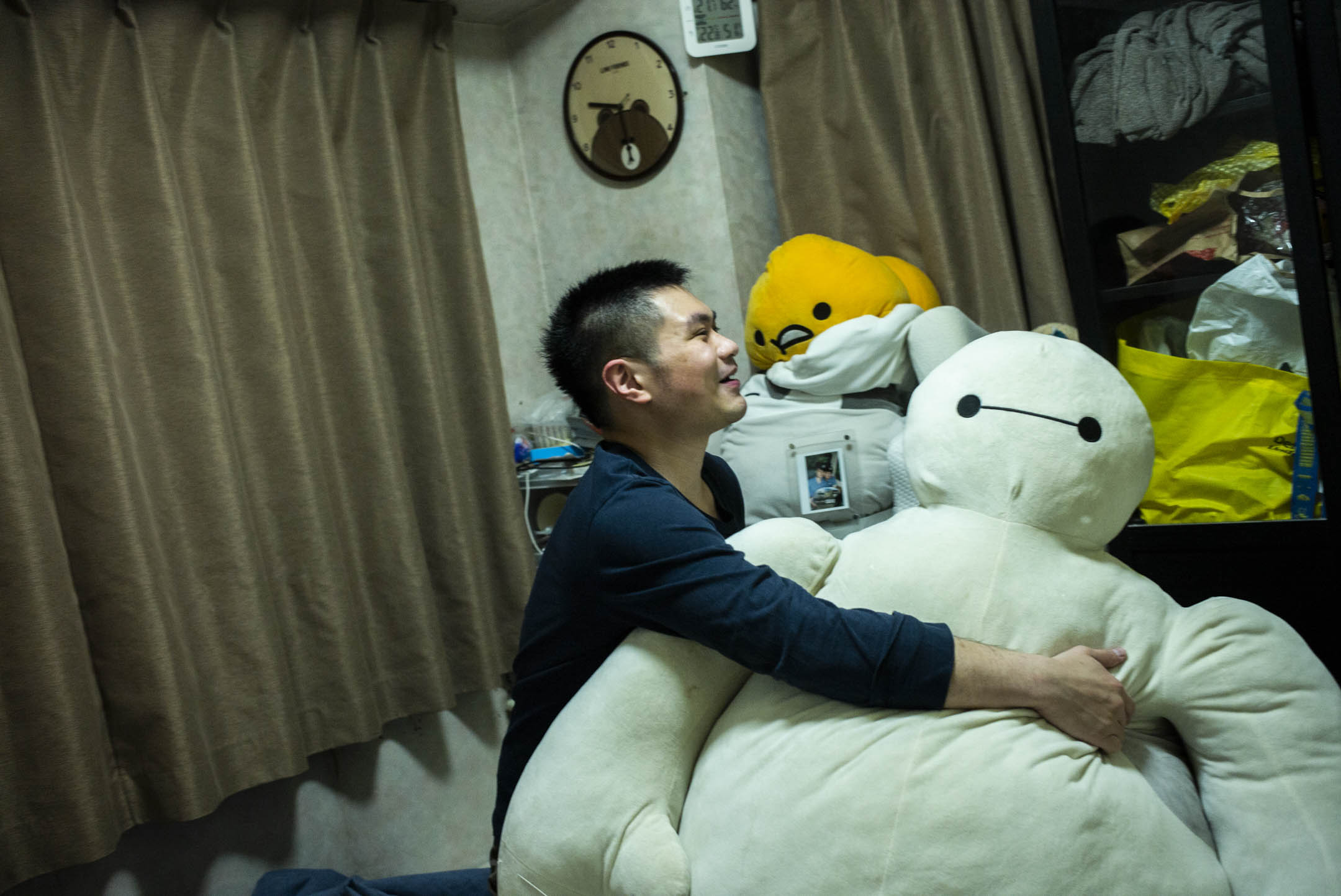 Nick 與 Ken二人房中放著一隻等身高的巨大Baymax公仔,是他們剛剛搬進來時,Nick在街上看到,因為Ken喜歡,不惜叫了一輛小型貨車運回家,然後再耗費三天時間清洗。「有空間,才可以讓事情發生。」