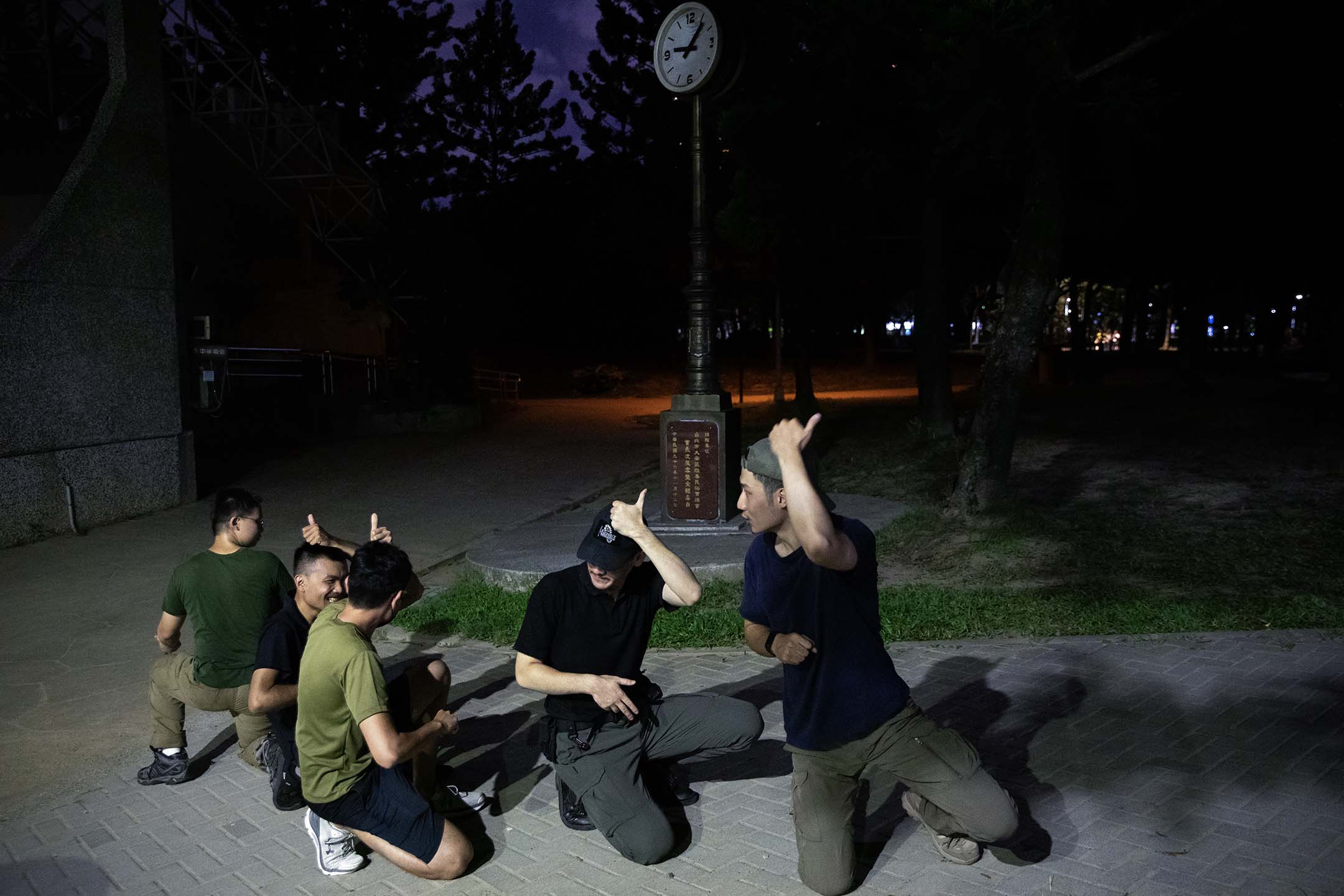 2023年8月9日,台北,市民在公園參加民防訓練。攝:陳焯煇/端傳媒