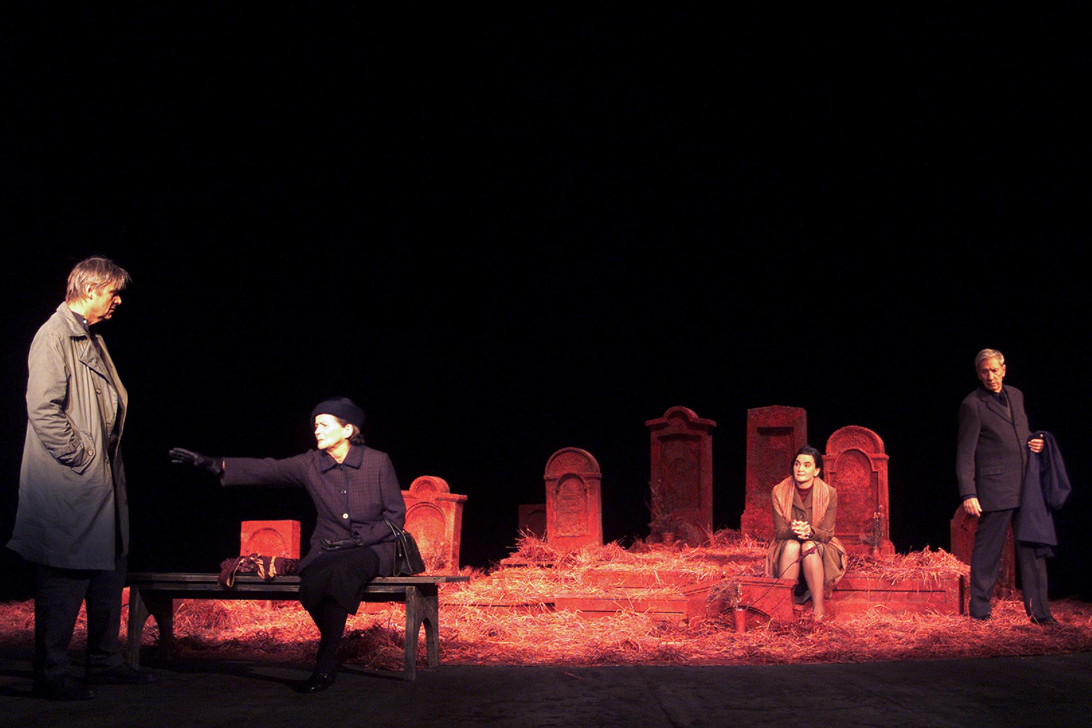 2001年10月,維也納學院劇院, 福瑟(Jon Fosse) 的 《Traum im Herbst》 首映。攝:Herwig Prammer/Reuters/達志影像