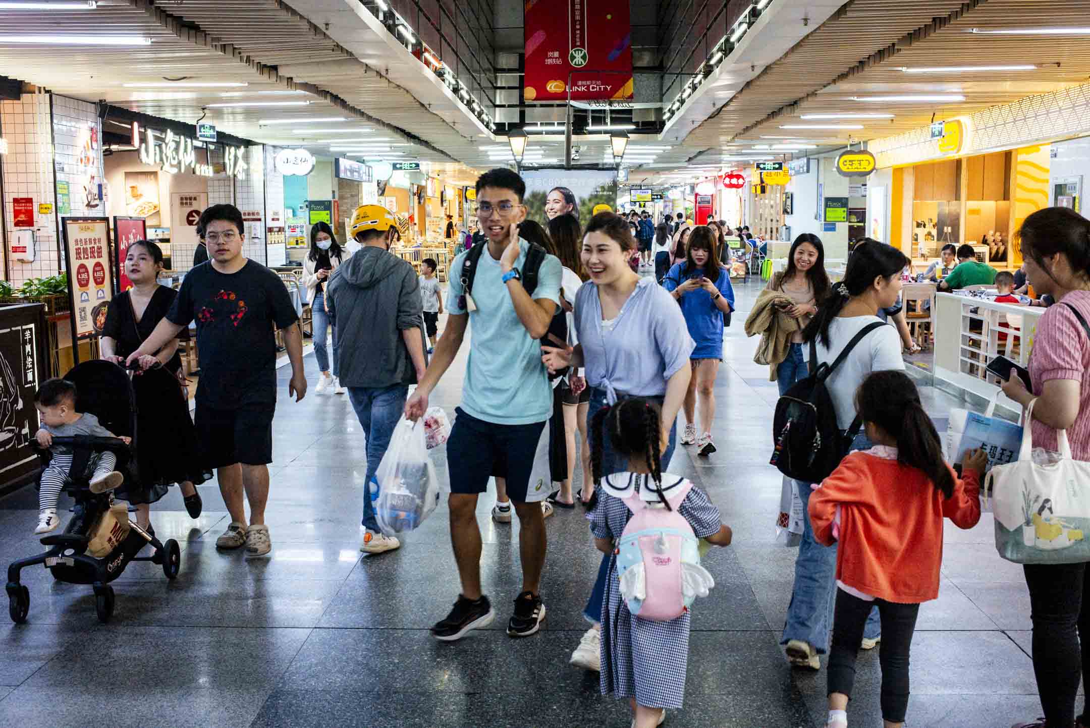 深圳福田高铁站连接的连城新天地。摄:林振东/端传媒