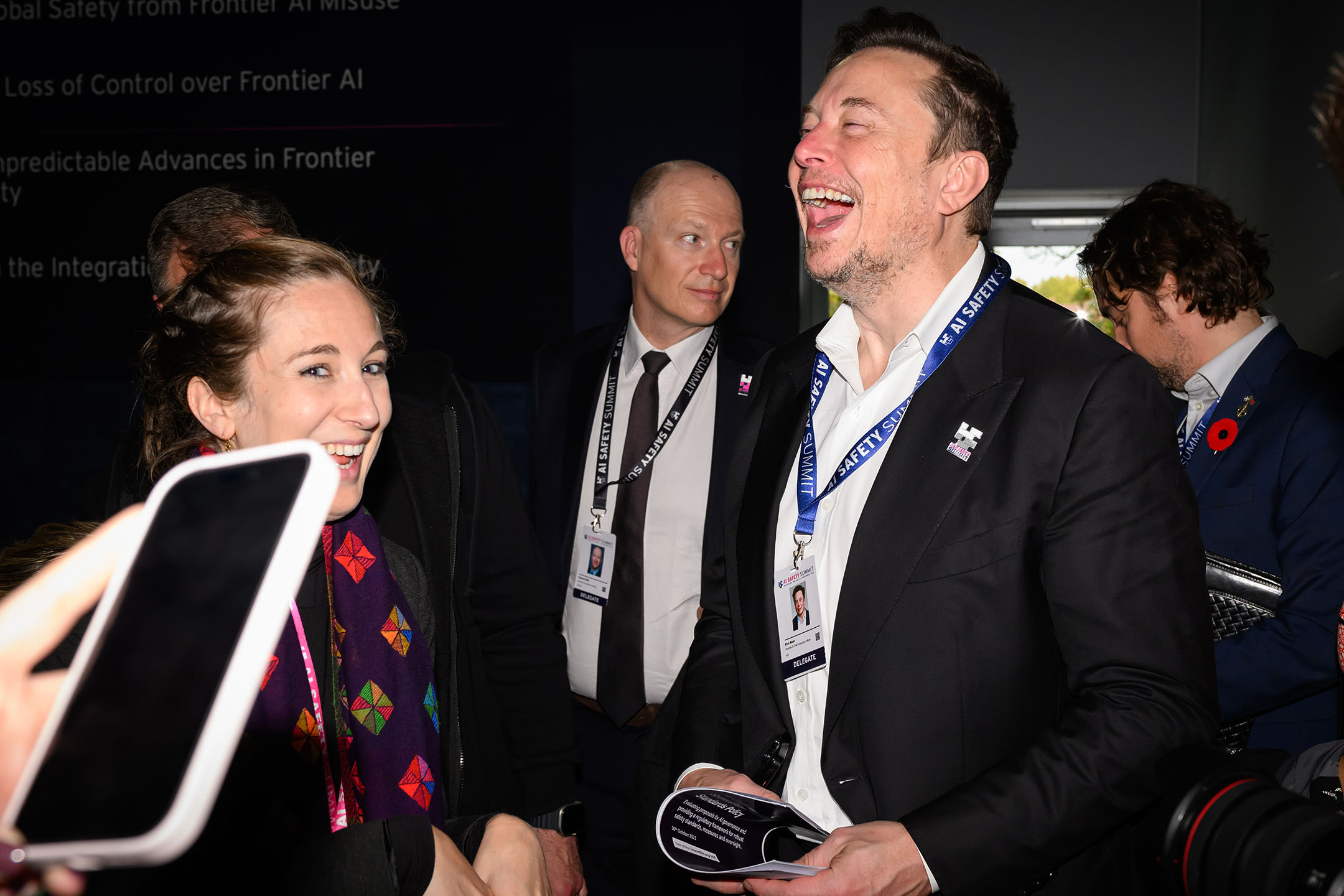 2023年11月1日,SpaceX和Tesla CEO 马斯克(Elon Musk)出席“人工智慧安全高峰会”。摄:Leon Neal/Getty Images