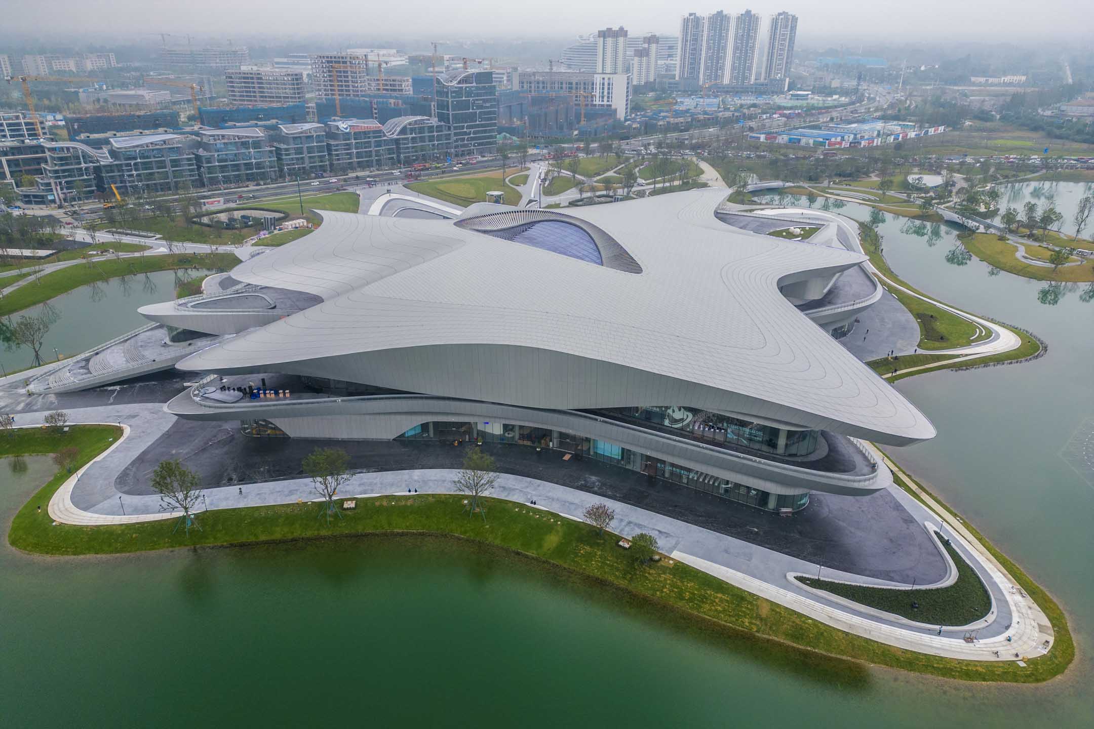 2023年10月10日,2023年成都科幻大會主會場成都科幻博物館鳥瞰圖,場地佔地138畝,建築面積5.9萬平方公里,主體建築有三層,總投資超過9億元人民幣。攝:Zhang Lang/China News Service/VCG via Getty Images