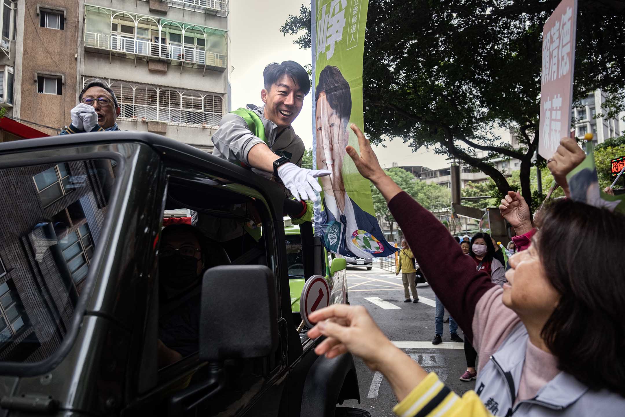 2023年12月10日,台北,新北市第八選舉區立法委員候選人吳崢。攝:陳焯輝/端傳媒