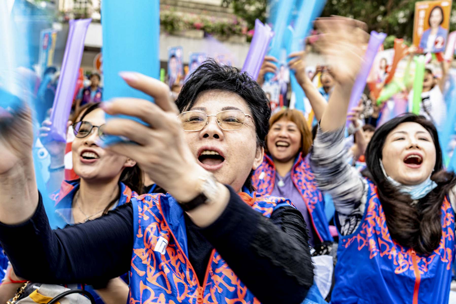 2023年11月26日,民建聯在中環遮打花園舉行2023年區議會選舉造勢大會。攝:Ryan Lai/端傳媒