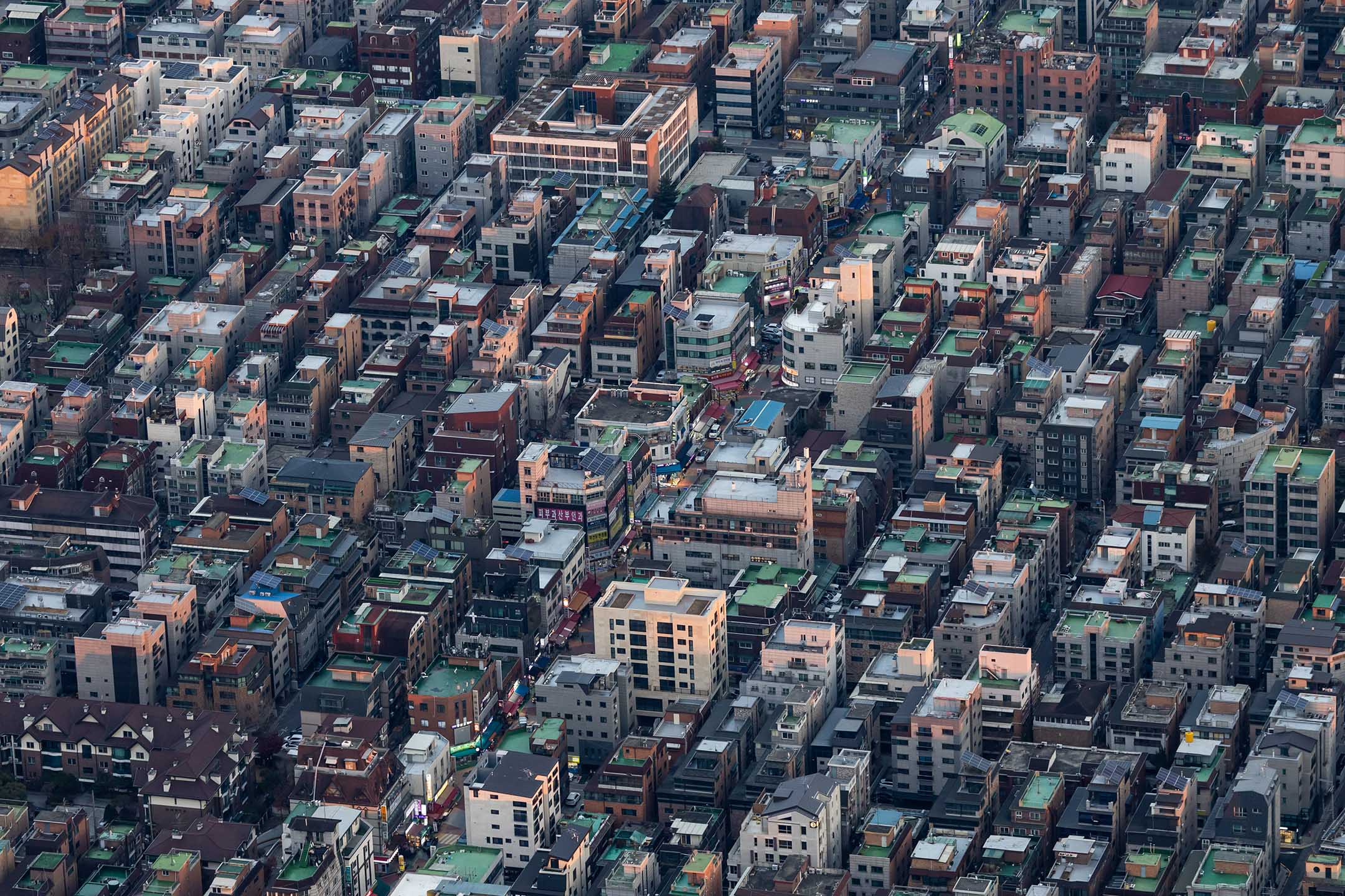 2023年11月28日,韓國首爾的住宅。攝:SeongJoon Cho/Bloomberg via Getty Images