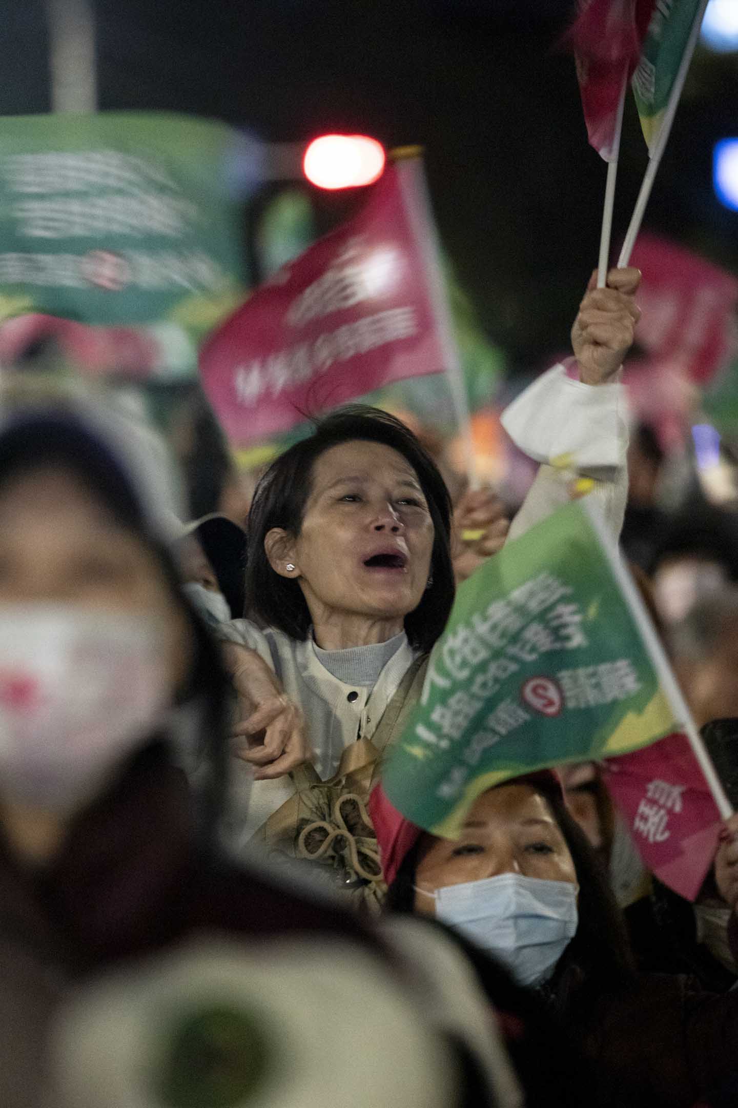 2024年1月11日,民進黨正副總統候選人賴清德、蕭美琴在台北市凱達格蘭大道舉辦「護國之夜」。攝:林振東/端傳媒