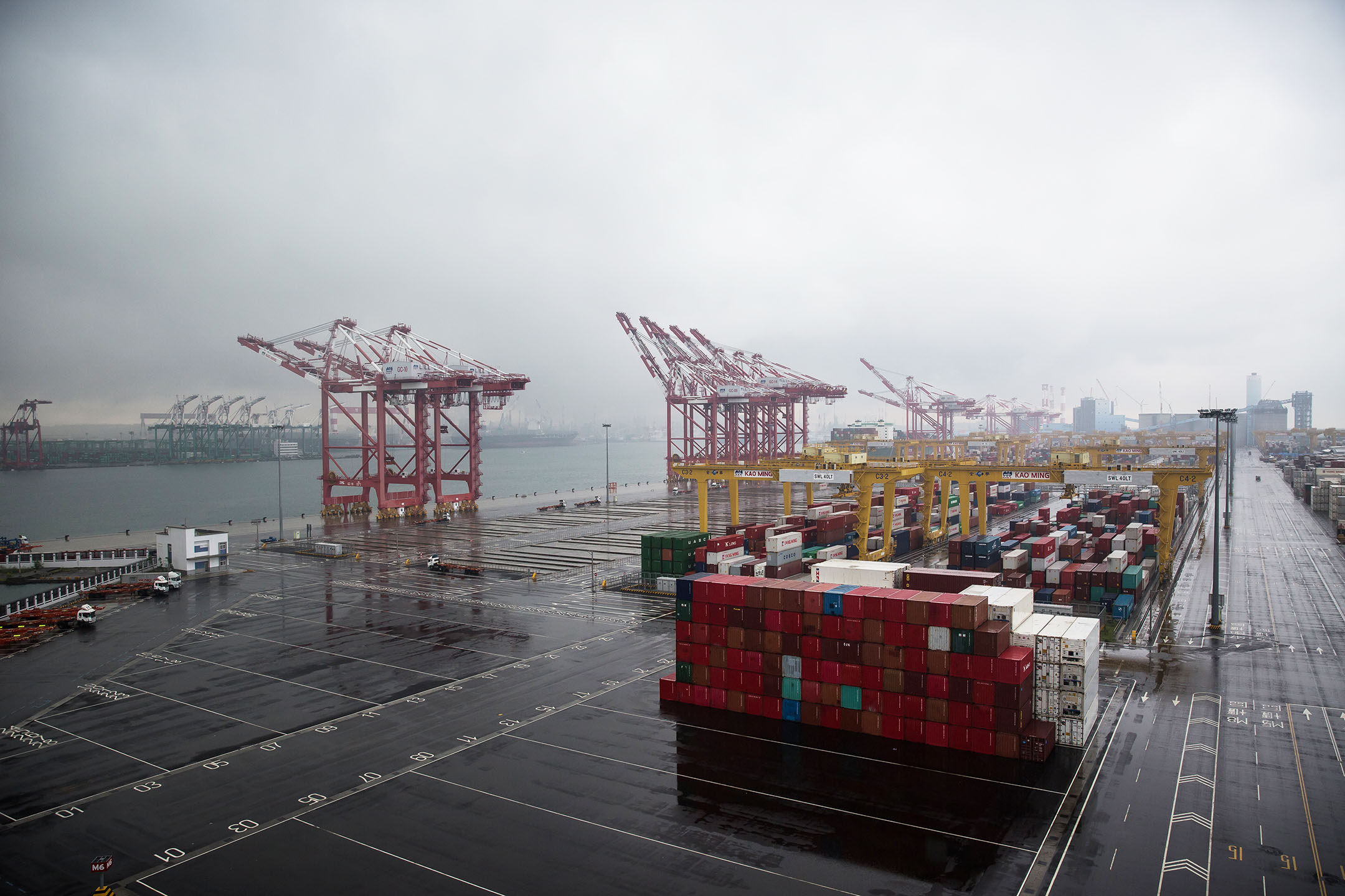 2016年5月24日,台湾高雄,高明货柜码头。摄:Billy H.C. Kwok/Bloomberg via Getty Images