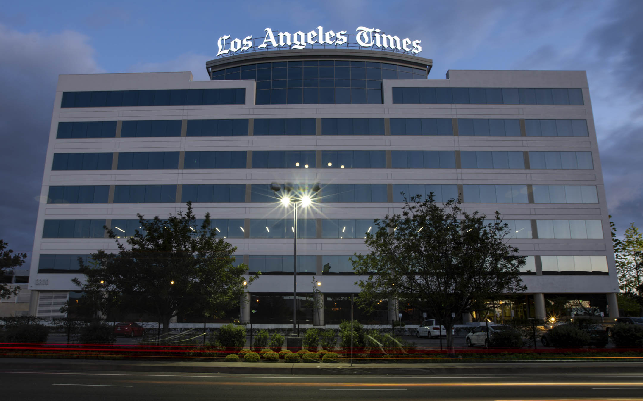 2020年4月17日,加州的《洛杉磯時報》大樓和新聞編輯室。攝:Kent Nishimura / Los Angeles Times via Getty Images