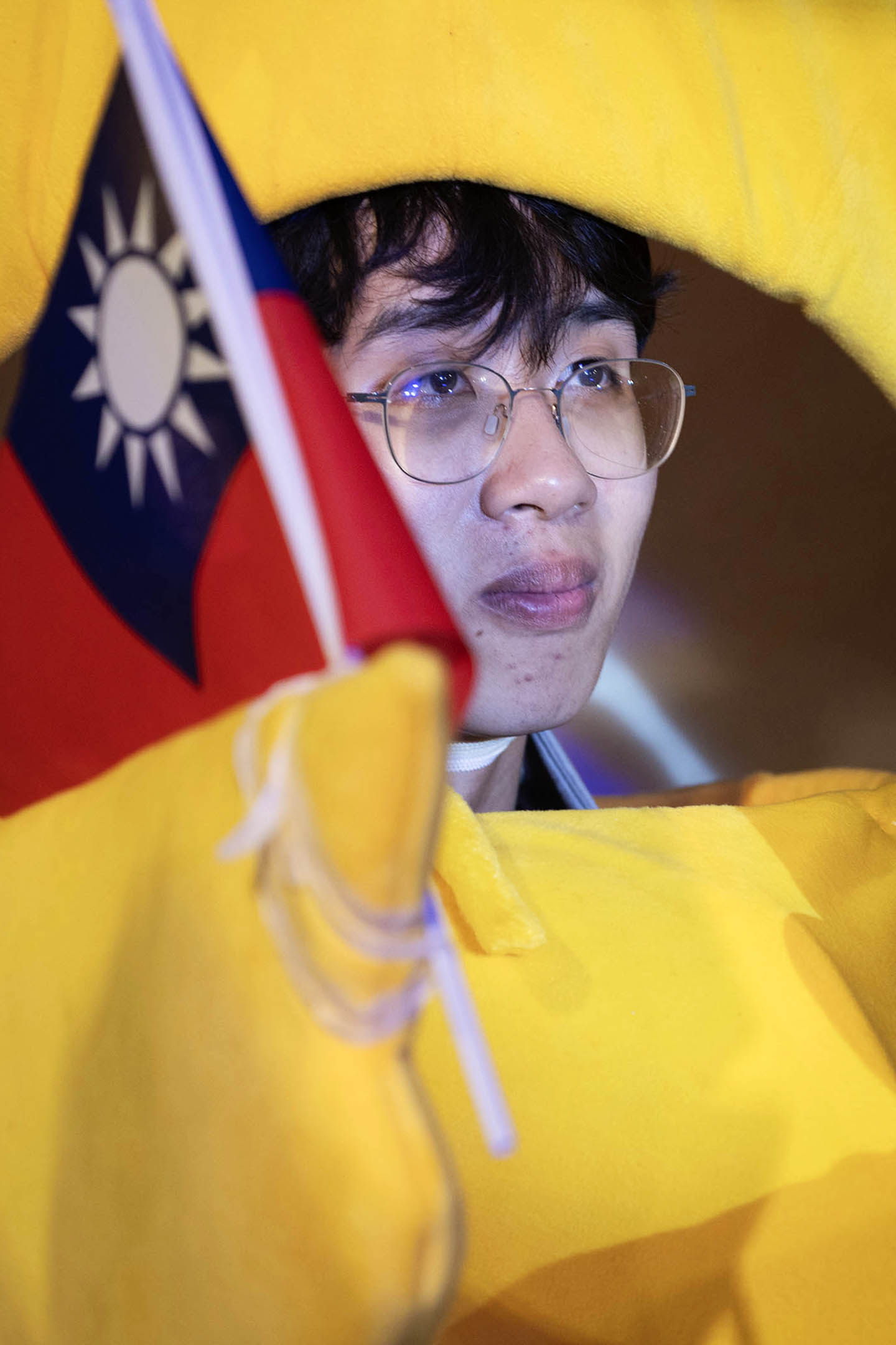 2024年1月12日,民眾黨正副總統候選人柯文哲、吳欣盈在台北市凱達格蘭大道舉辦「台灣選哲1定會贏 公民凱道之夜」。攝:陳焯煇/端傳媒